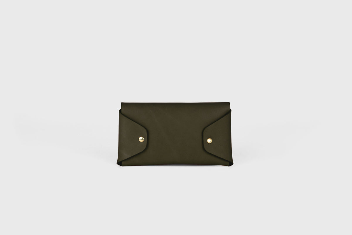Tobacco Pouch Leather Olive Green Colour Minimalist Atelier Madre Manuel Dreesmann Barcelona Spain 2