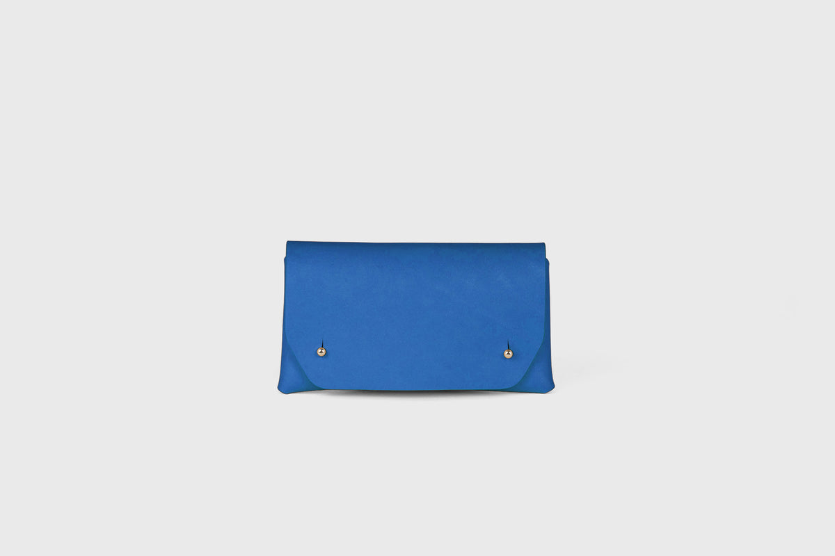 Tobacco Pouch Leather Royal Blue Colour Minimalist Atelier Madre Manuel Dreesmann Barcelona Spain 1