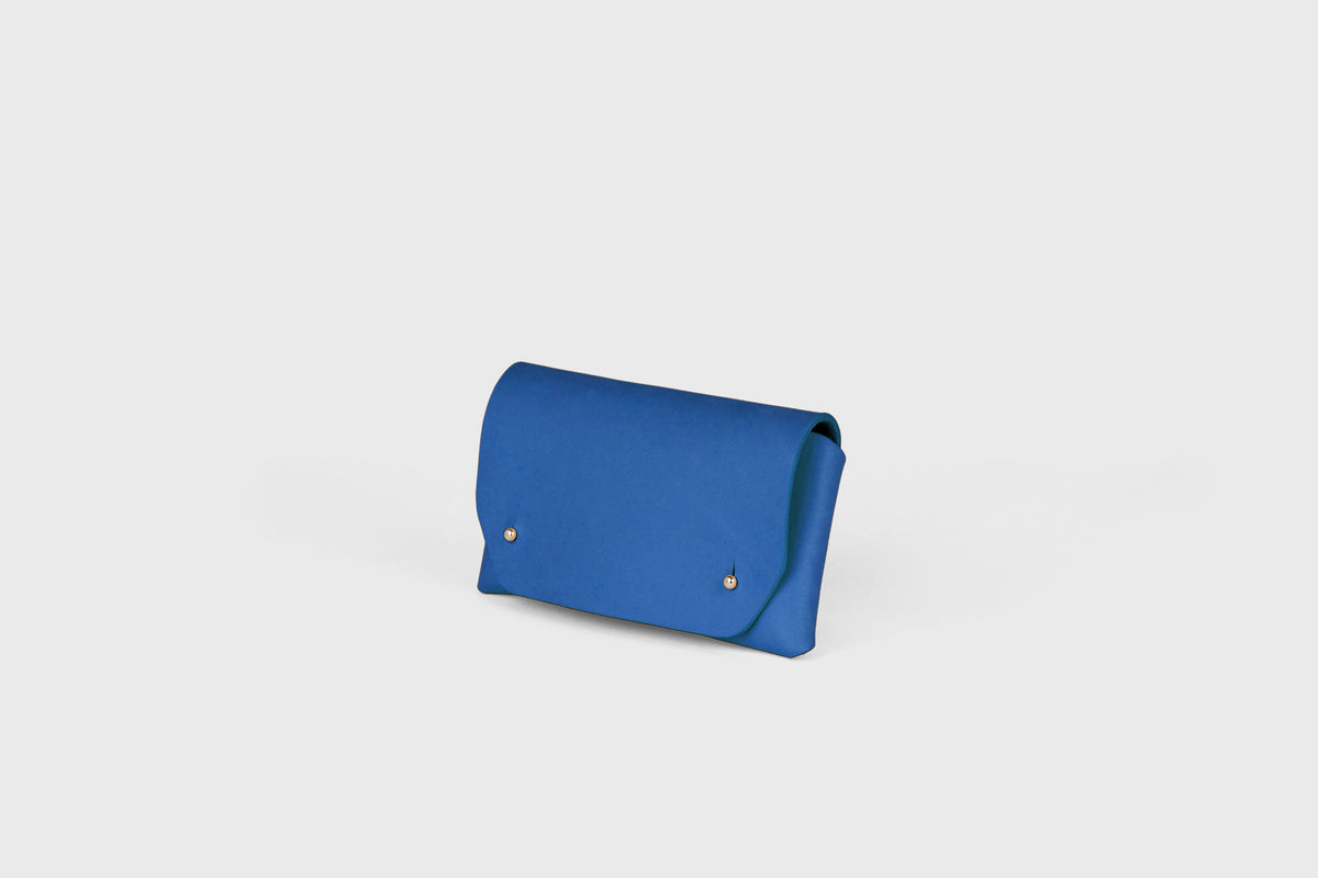 Tobacco Pouch Leather Royal Blue Colour Minimalist Atelier Madre Manuel Dreesmann Barcelona Spain 3