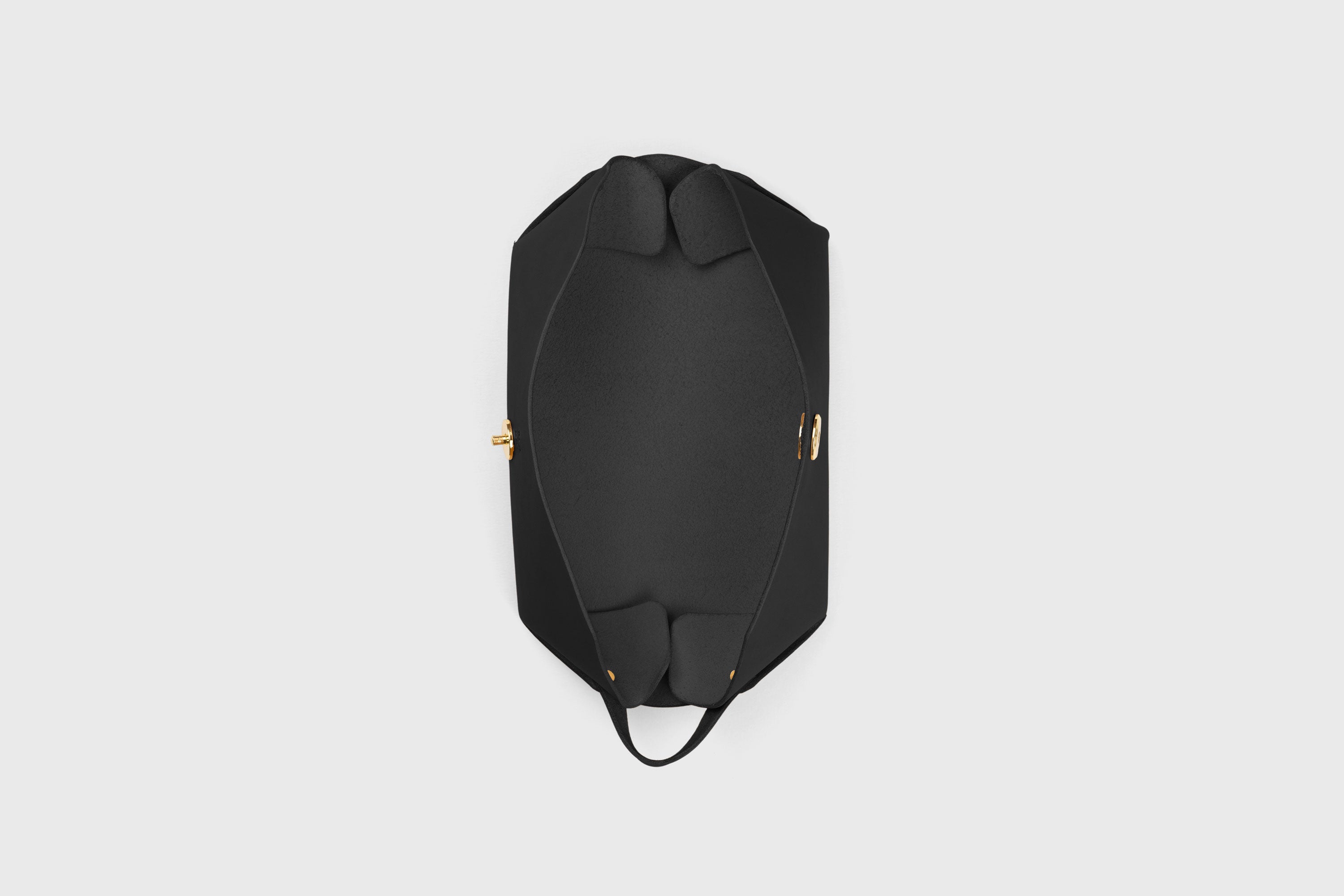 Cosmetic and Toiletry Bag Black Color Leather Dopp Kit Mens Woman's Pouch Makeup Case Minimalistic Modern Design Atelier Madre Manuel Dreesmann Barcelona Spain