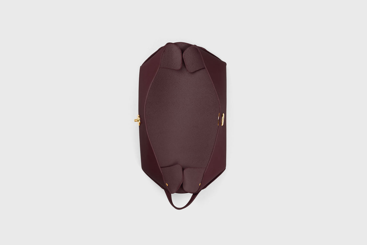 Toiletry Bag Leather Burgundy Atelier Madre Manuel Dreesmann Barcelona Spain 5