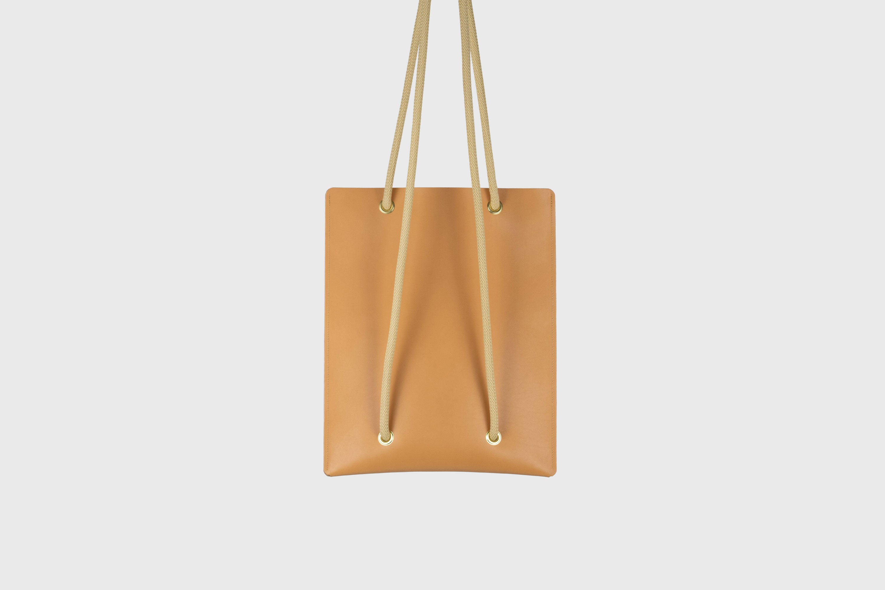 Tote Backpack Premium Leather Brown Color Rope Handles Minimalist Design Atelier Madre Manuel Dreesmann Barcelona Spain