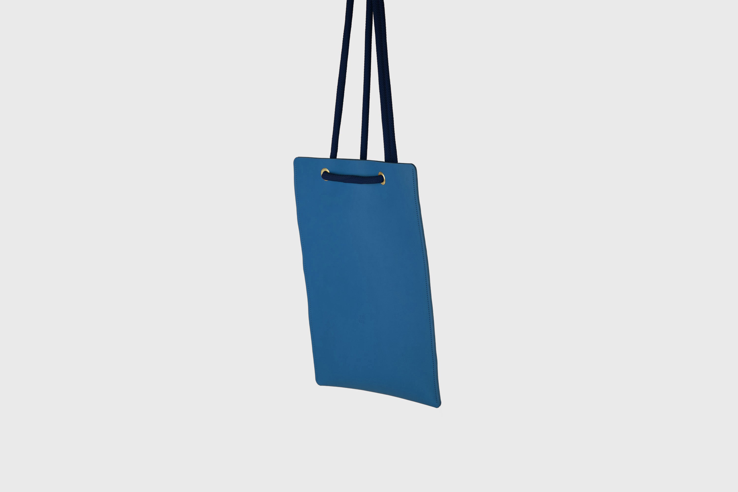 Tote Backpack Premium Leather Royal Blue Color Rope Handles Minimalist Design Atelier Madre Manuel Dreesmann Barcelona Spain