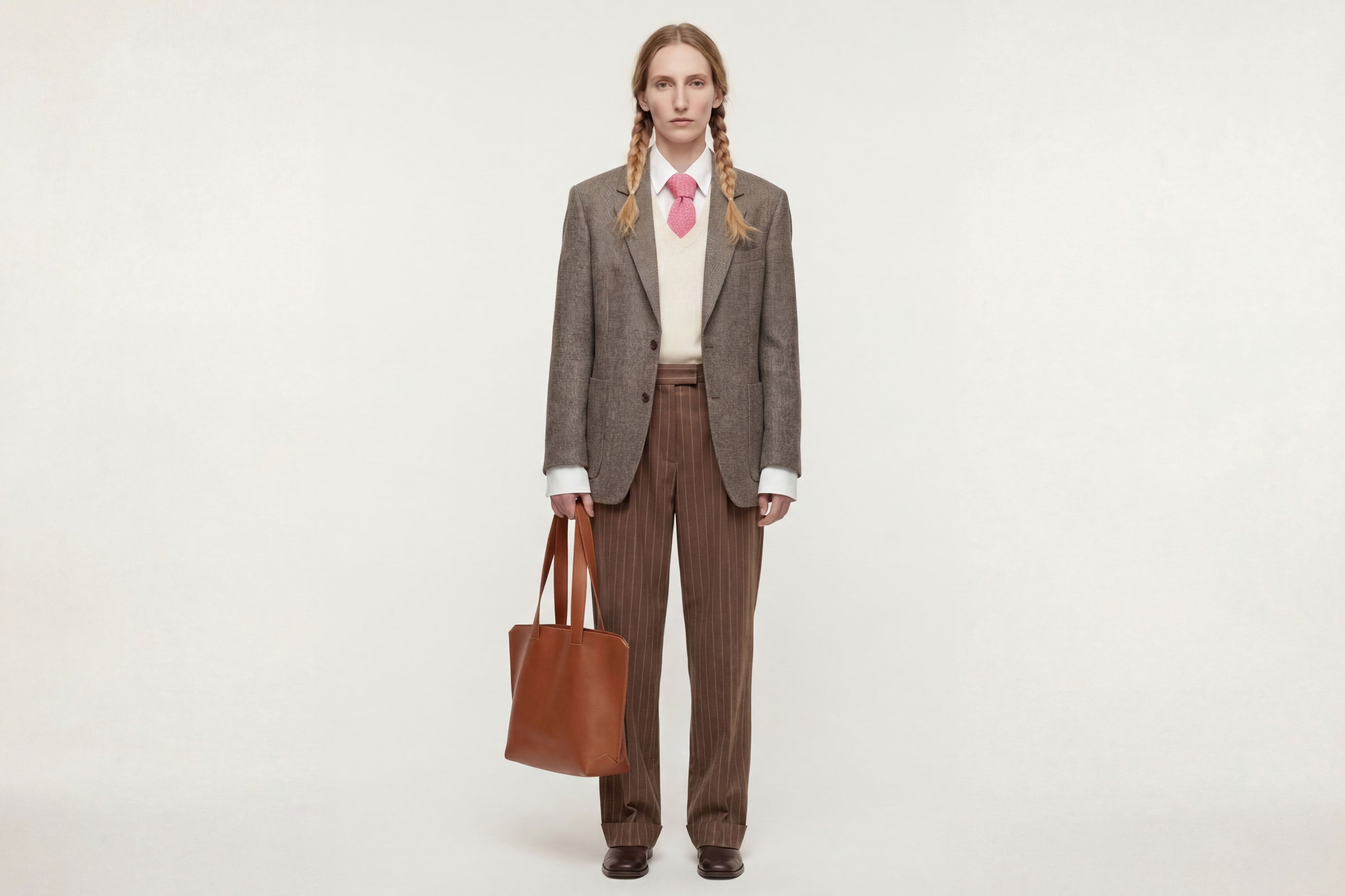 Tote Bag Leather Dark Brown Color On A Woman Model Vegetable Tanned Leather Natural Minimalistic Design By Manuel Dreesmann Atelier Madre Barcelona Spain