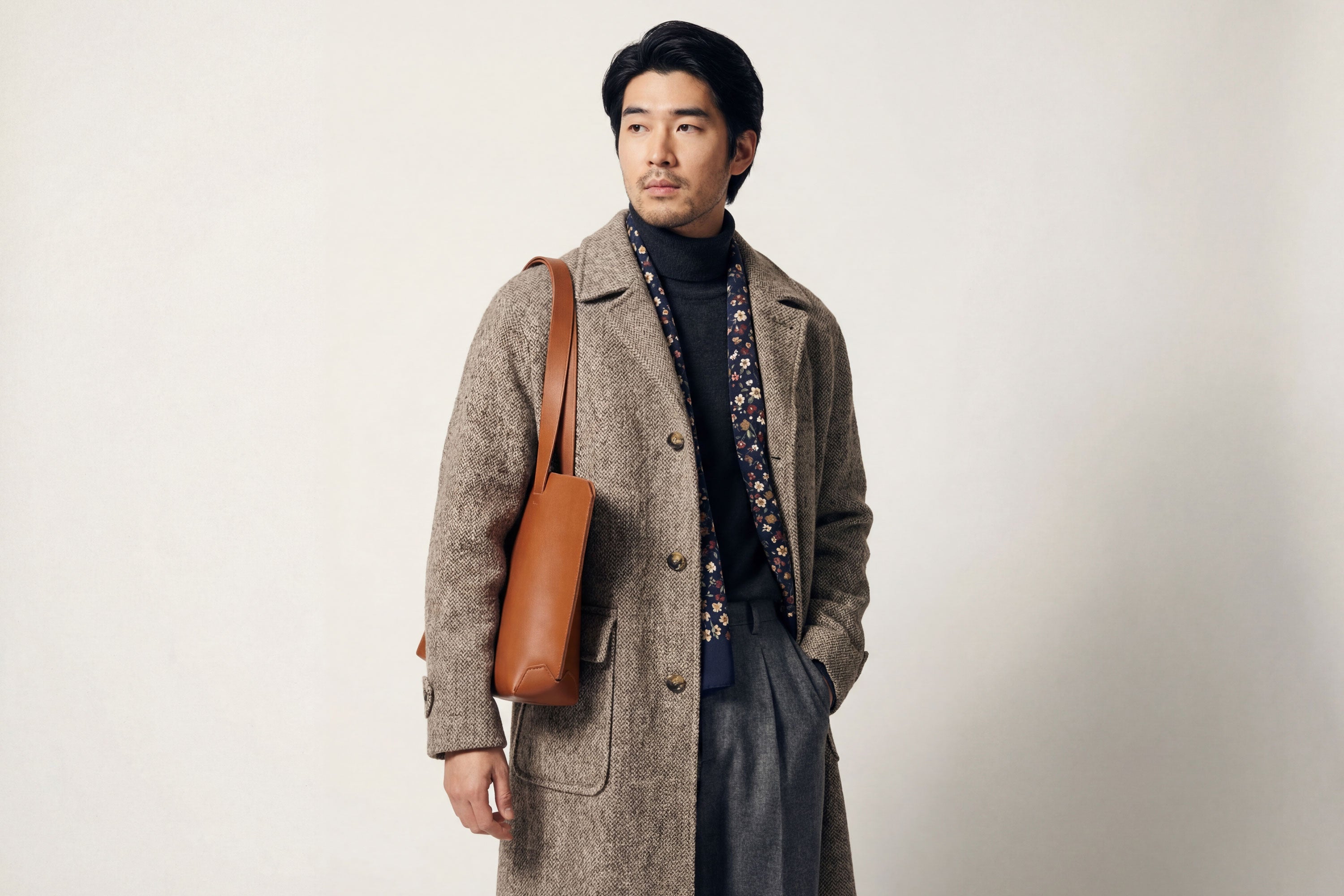 Tote Bag Leather Dark Brown Color On A Man Model Vegetable Tanned Leather Natural Minimalistic Design By Manuel Dreesmann Atelier Madre Barcelona Spain