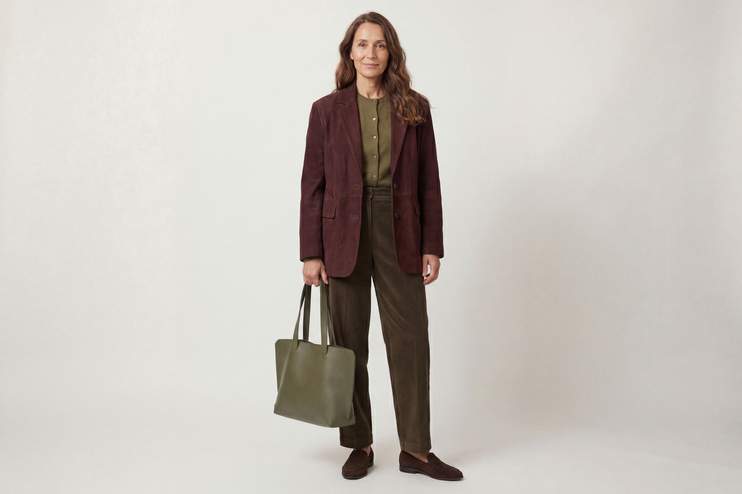 Tote Bag Leather Olive Green Color On A Woman Model Vegetable Tanned Leather Natural Minimalistic Design By Manuel Dreesmann Atelier Madre Barcelona Spain