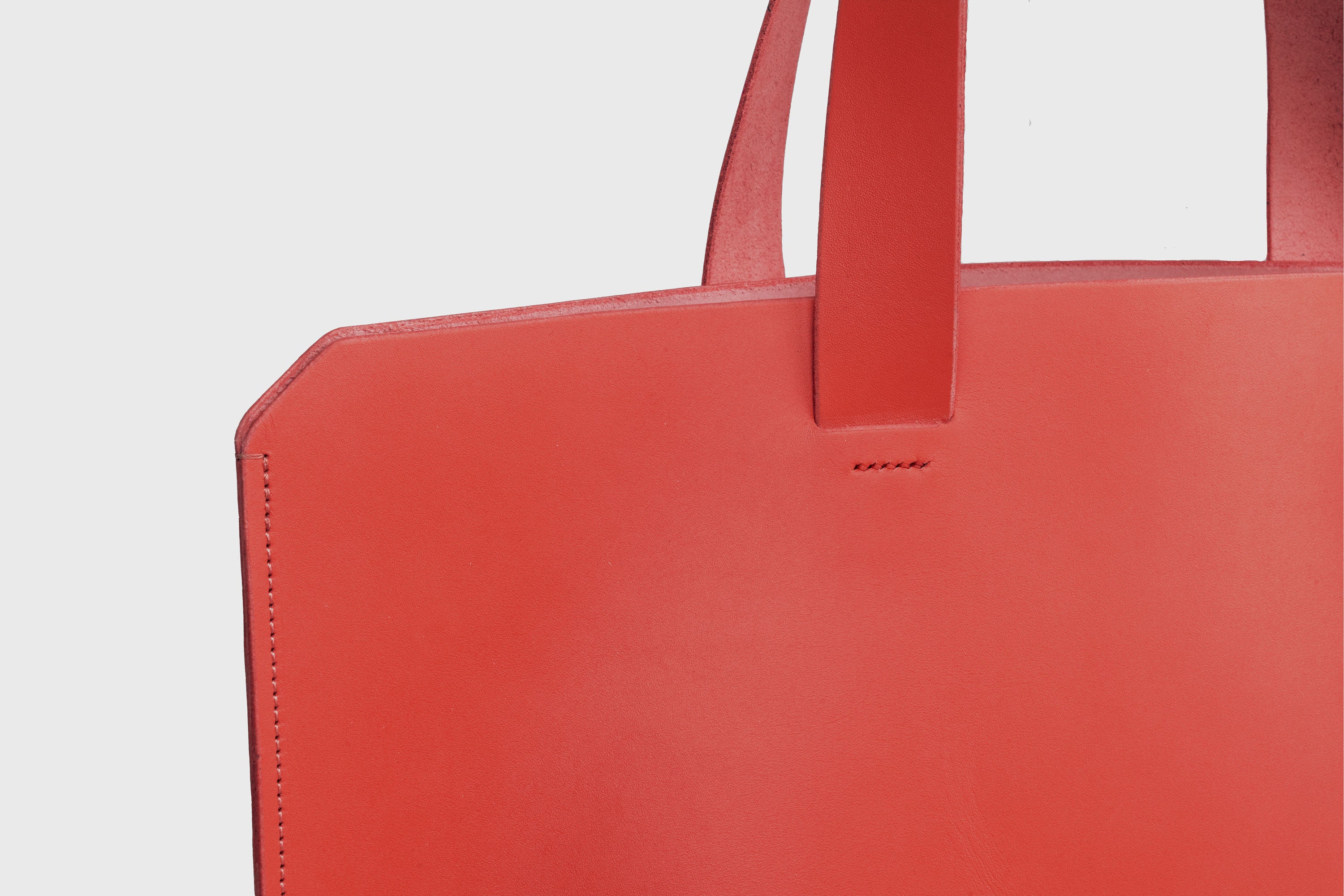 Tote Bag Leather Red Color Vegetable Tanned Leather Natural Minimalistic Design By Manuel Dreesmann Atelier Madre Barcelona Spain
