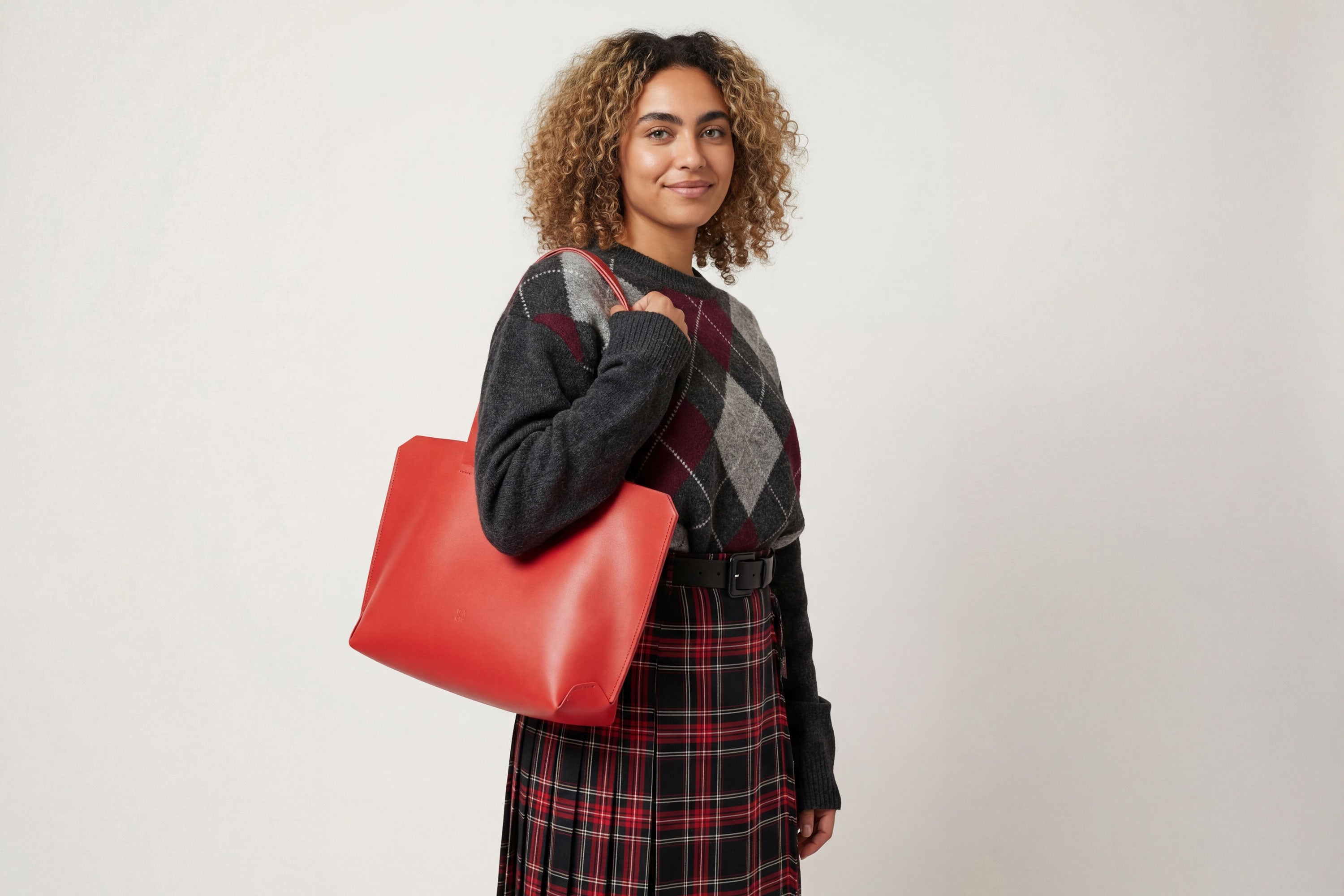 Tote Bag Leather Red Color Vegetable On A Woman Model Tanned Leather Natural Minimalistic Design By Manuel Dreesmann Atelier Madre Barcelona Spain