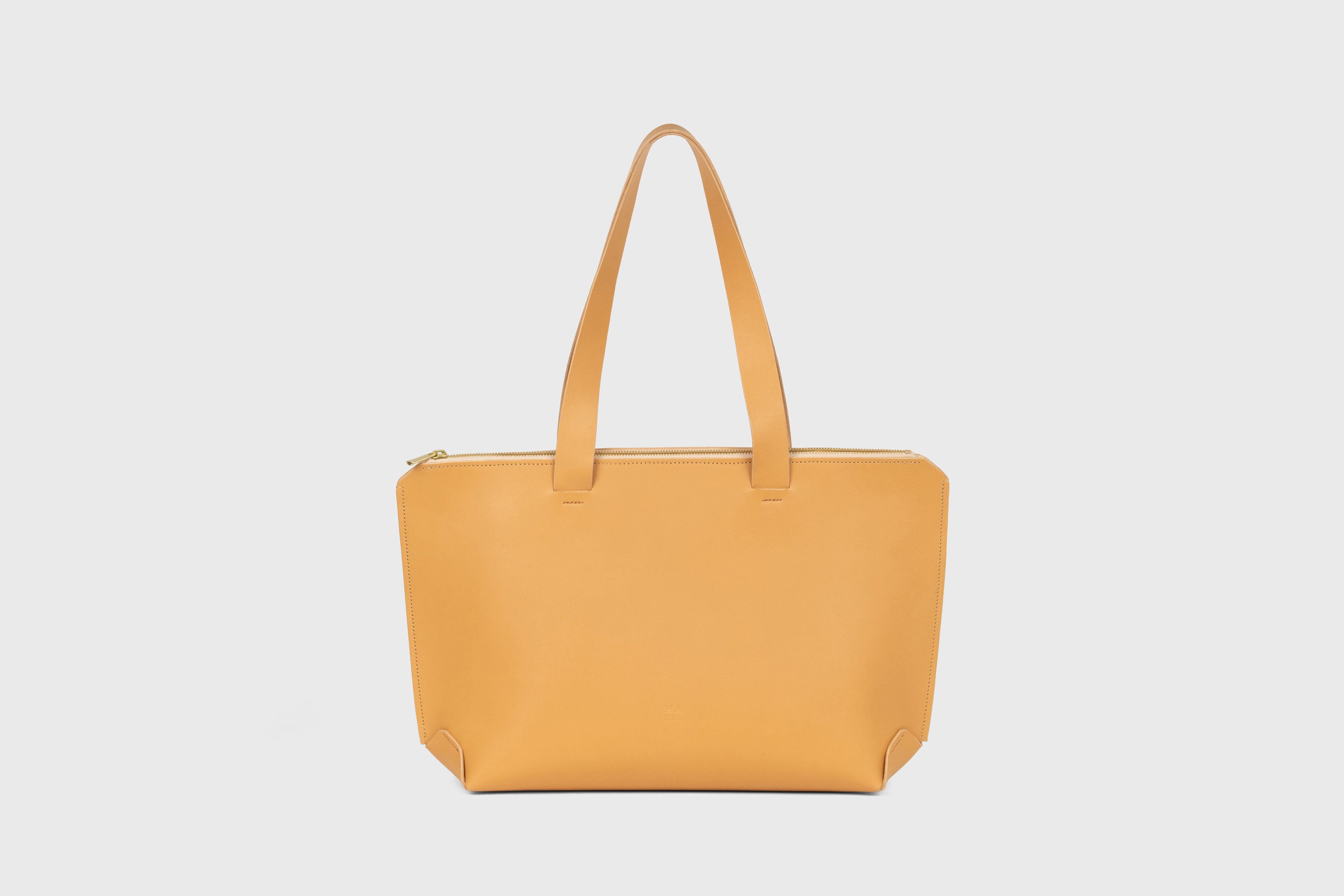 Tote Bag Leather Zipper Brown Color Premium Quality Minimalist Design Atelier Madre Manuel Dreesmann Barcelona Spain