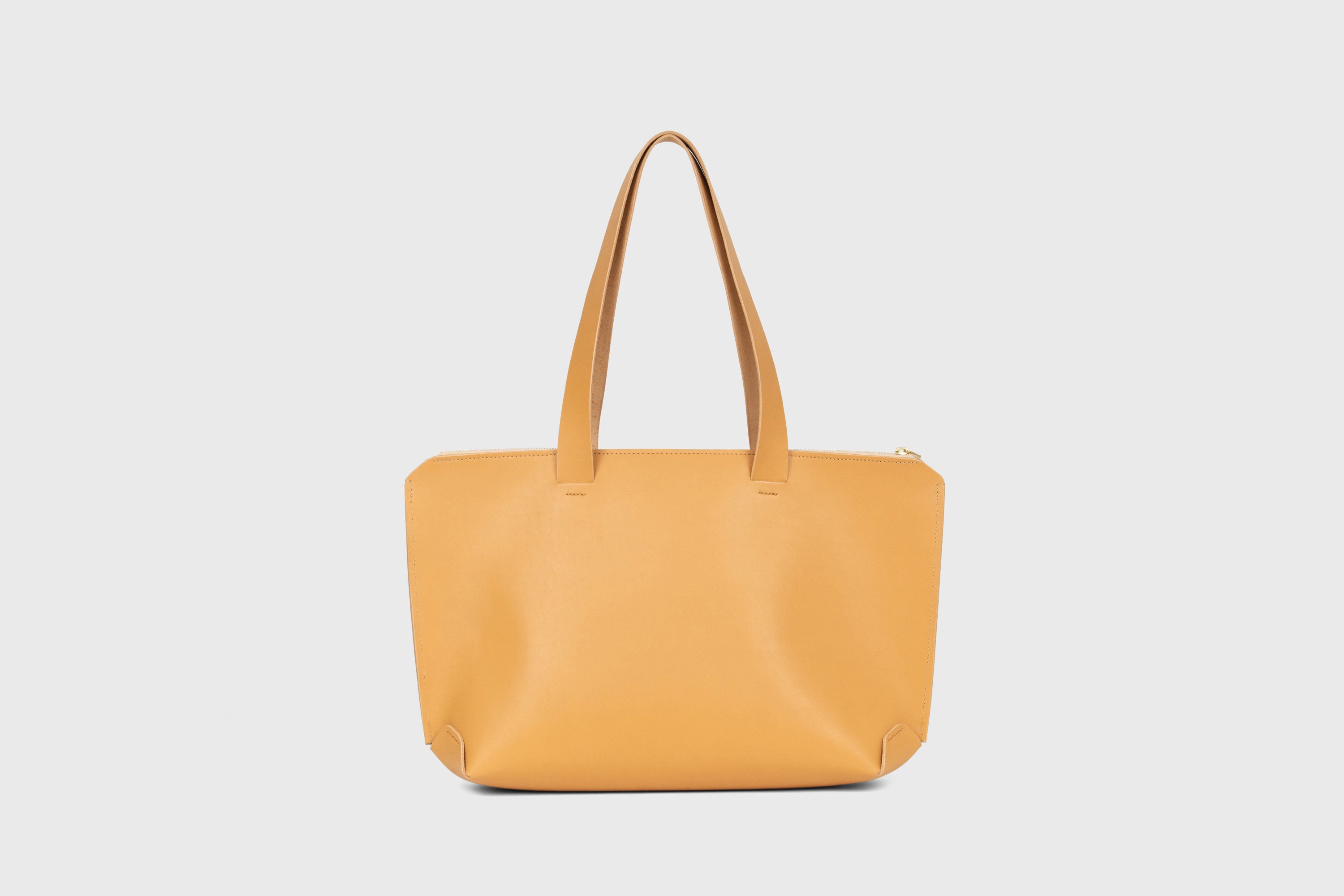 Tote Bag Leather Zipper Brown Color Premium Quality Minimalist Design Atelier Madre Manuel Dreesmann Barcelona Spain