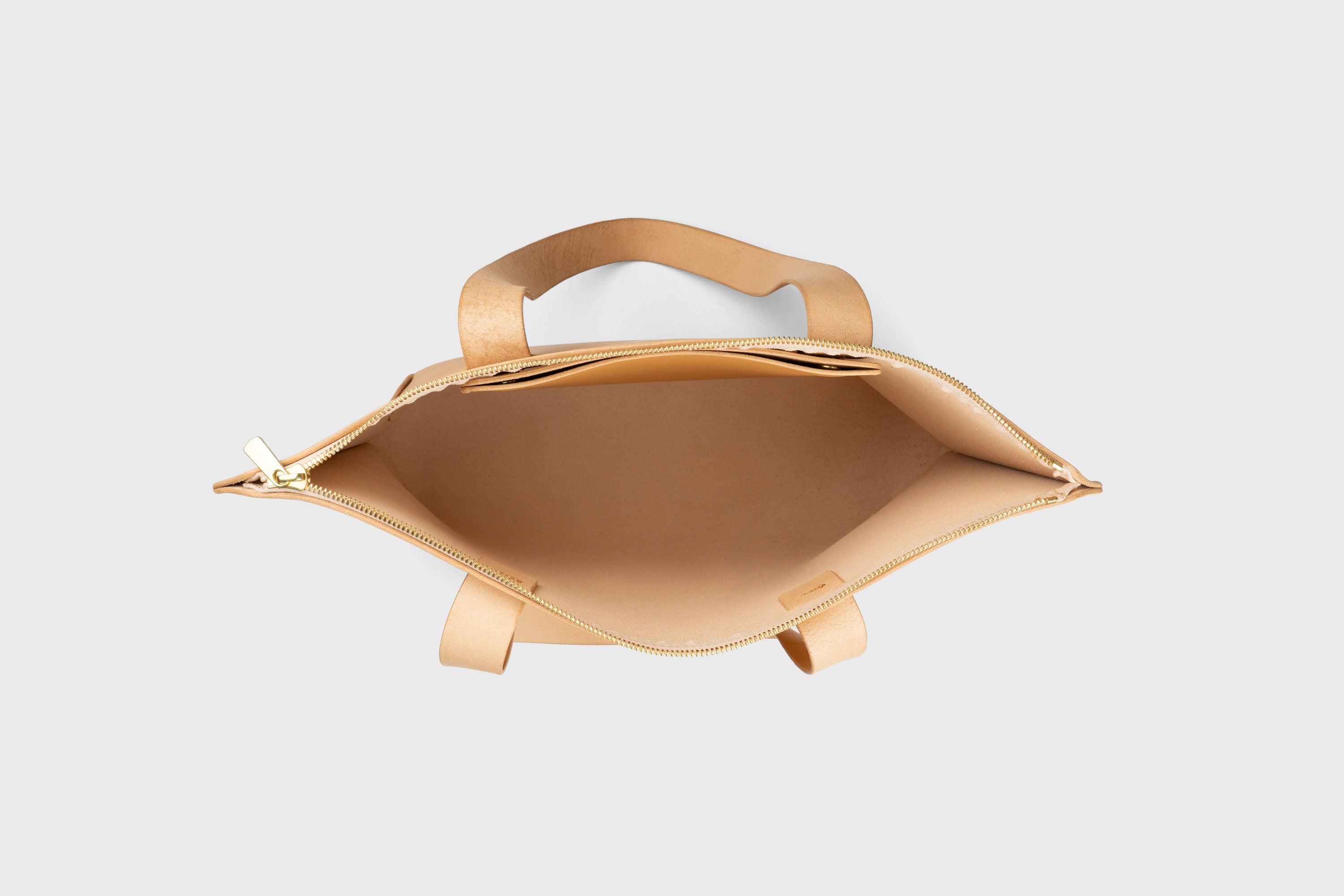 Tote Bag Leather Zipper Brown Color Premium Quality Minimalist Design Atelier Madre Manuel Dreesmann Barcelona Spain