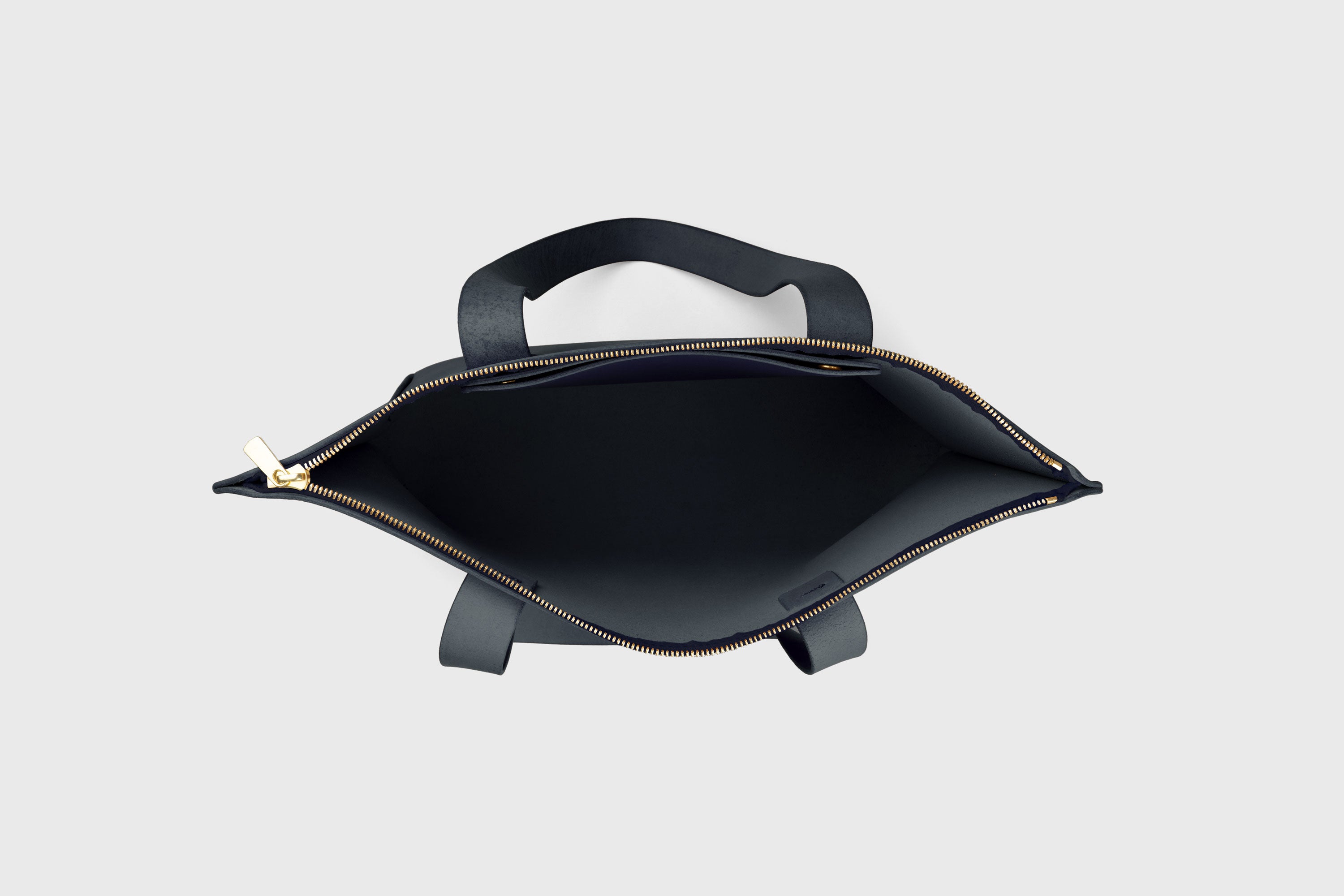 Tote Bag Leather Zipper Marine Blue Color Premium Quality Minimalist Design Atelier Madre Manuel Dreesmann Barcelona Spain