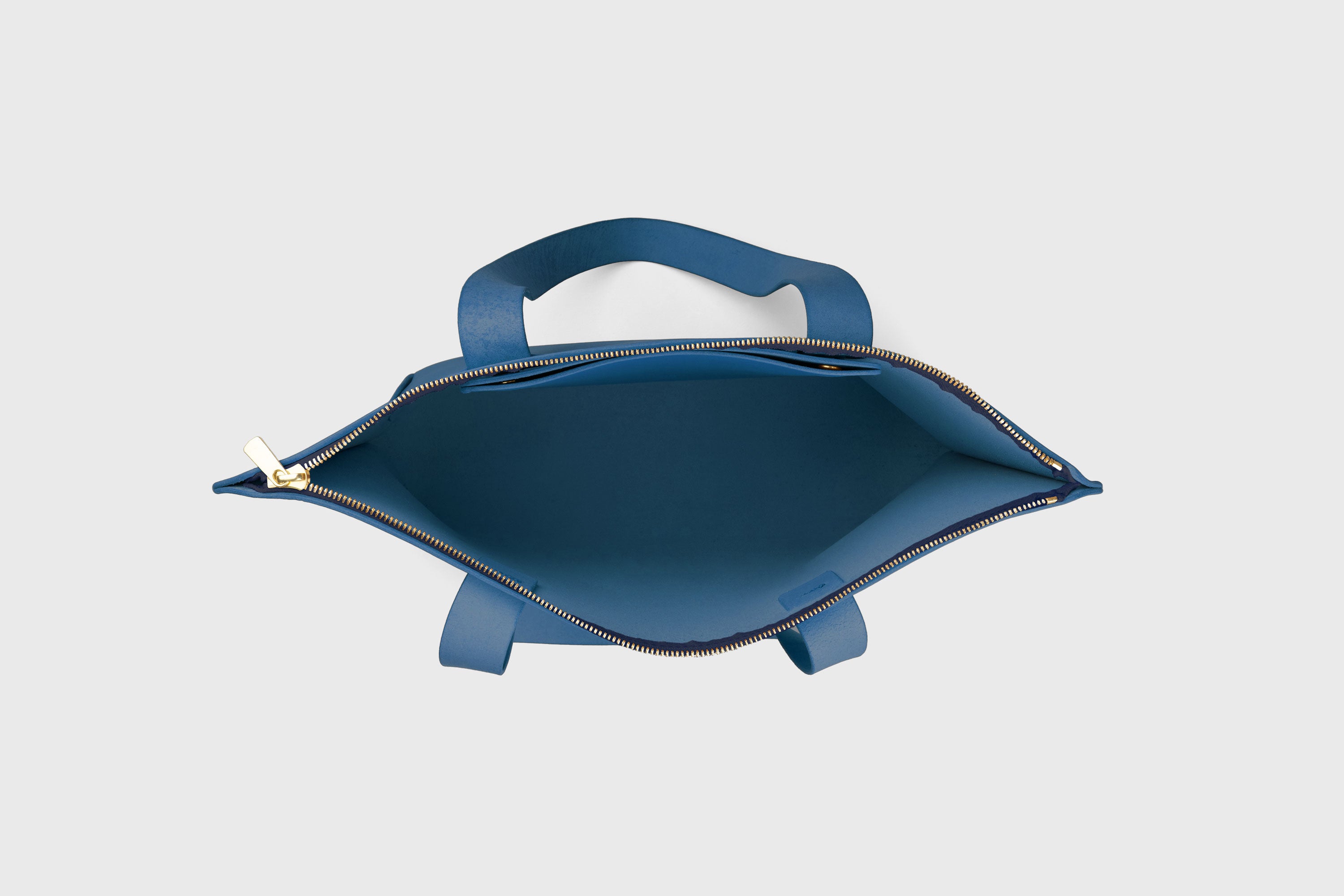 Tote Bag Leather Zipper Royal Blue Color Premium Quality Minimalist Design Atelier Madre Manuel Dreesmann Barcelona Spain