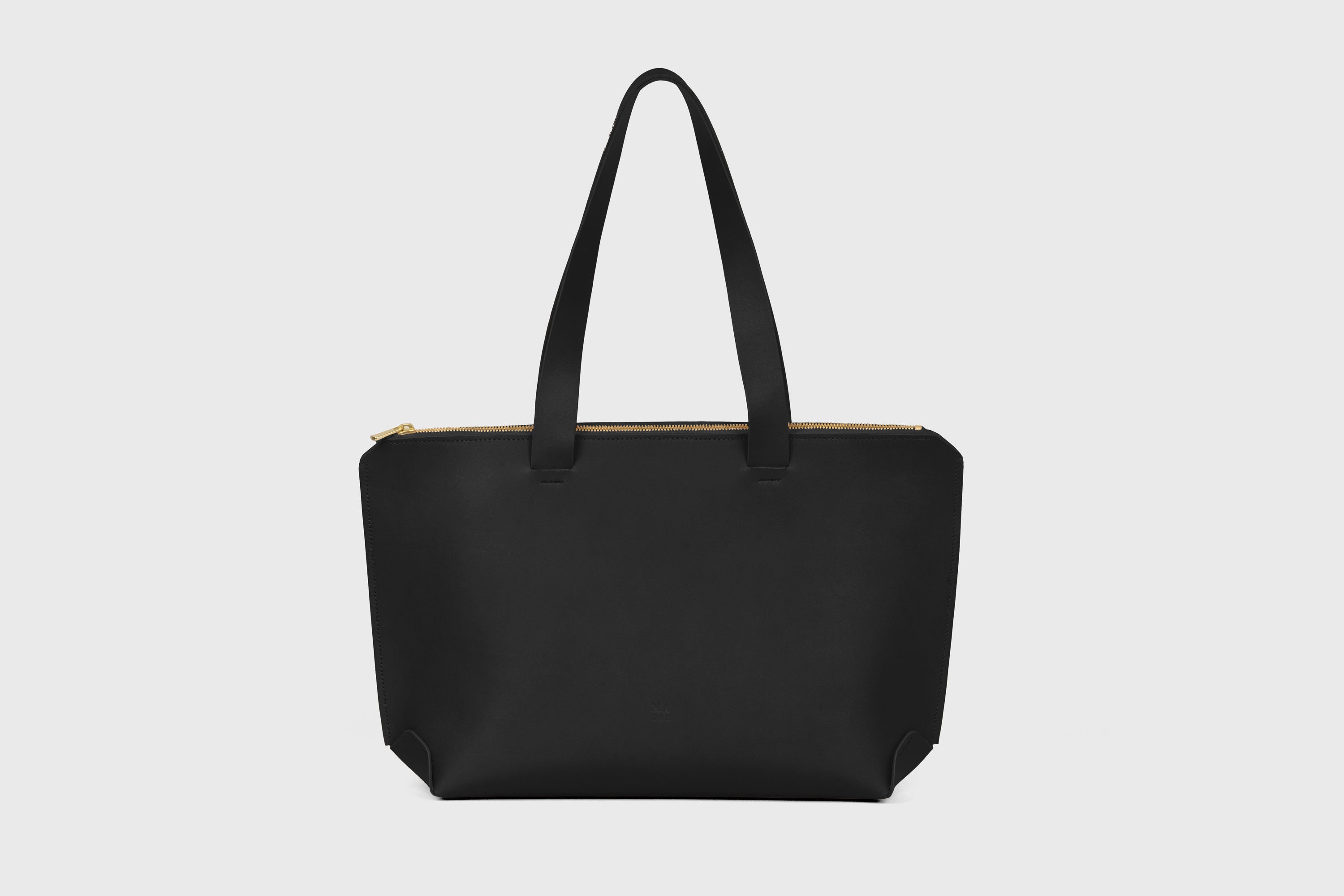 Tote Bag With Zipper In Black Colour In Vegetable Tanned Leather Minimalistic Design Atelier Madre Manuel Dreesmann Barcelona Spain