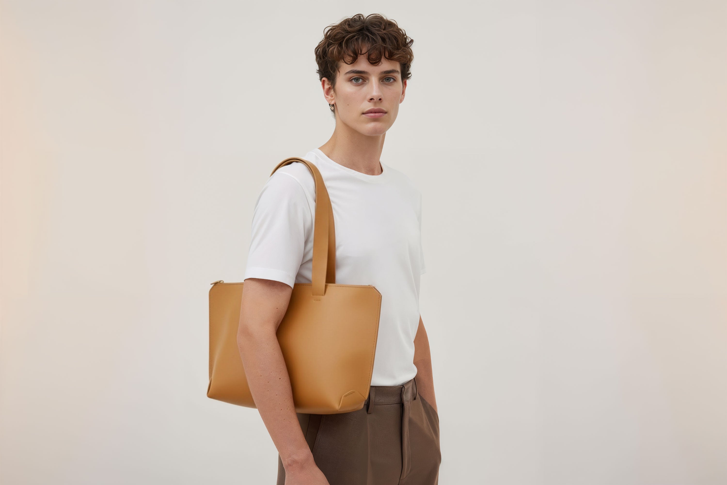 Tote Bag Leather Zipper On A Man Model Brown Color Premium Quality Minimalist Design Atelier Madre Manuel Dreesmann Barcelona Spain