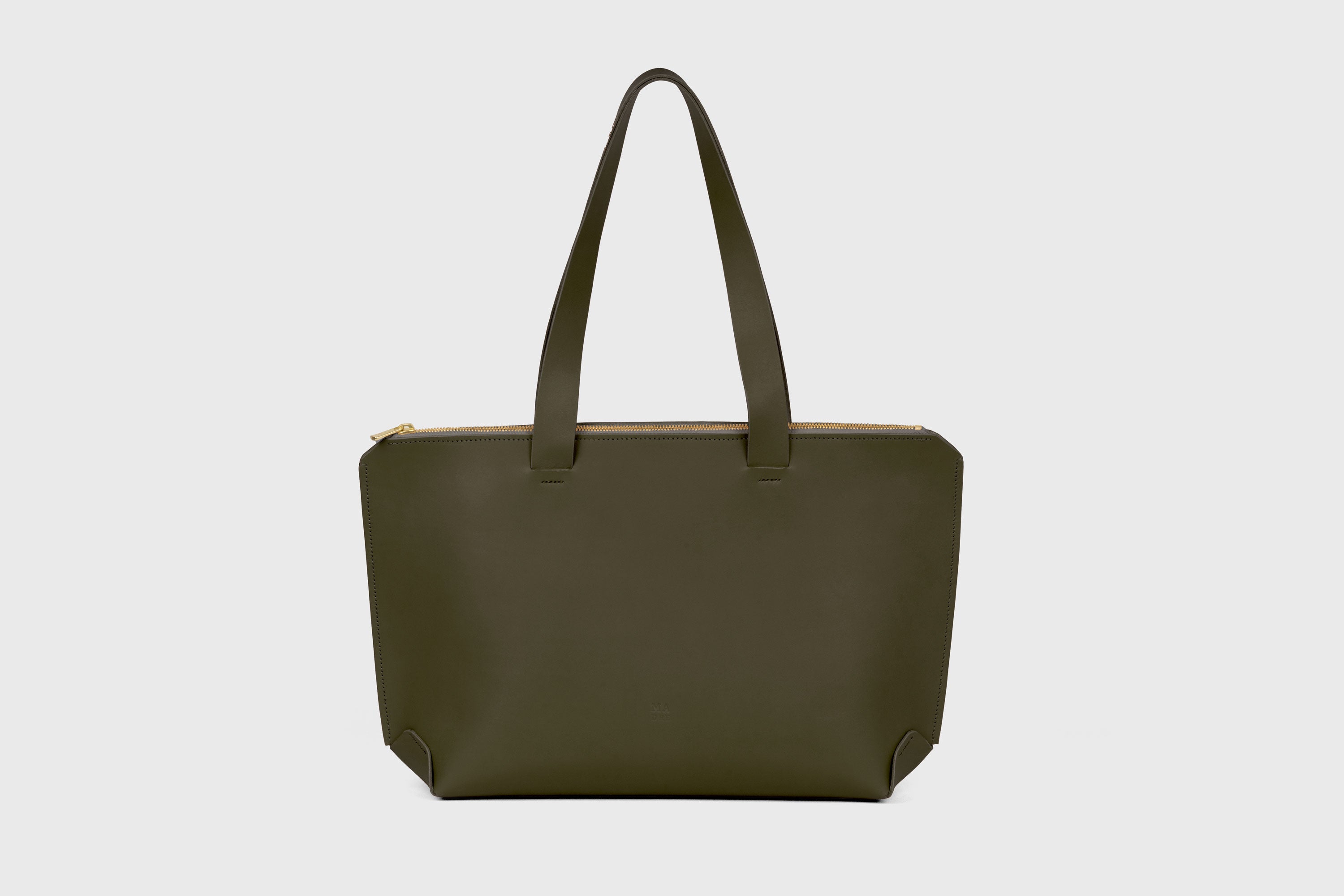 Tote Bag With Zipper In Olive Green Colour In Vegetable Tanned Leather Minimalistic Design Atelier Madre Manuel Dreesmann Barcelona Spain