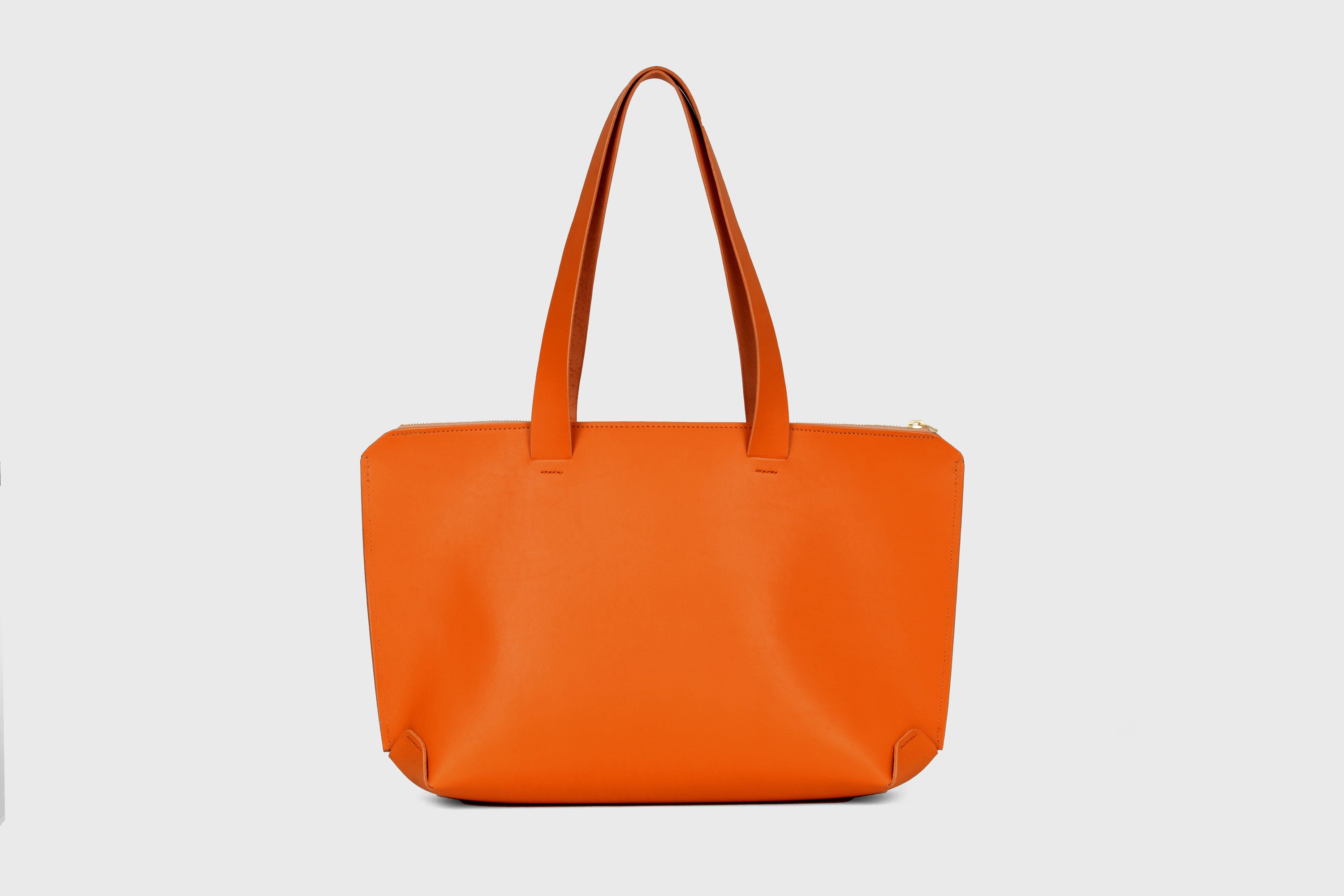 Tote Bag With Zipper In Orange Colour In Vegetable Tanned Leather Minimalistic Design Atelier Madre Manuel Dreesmann Barcelona Spain