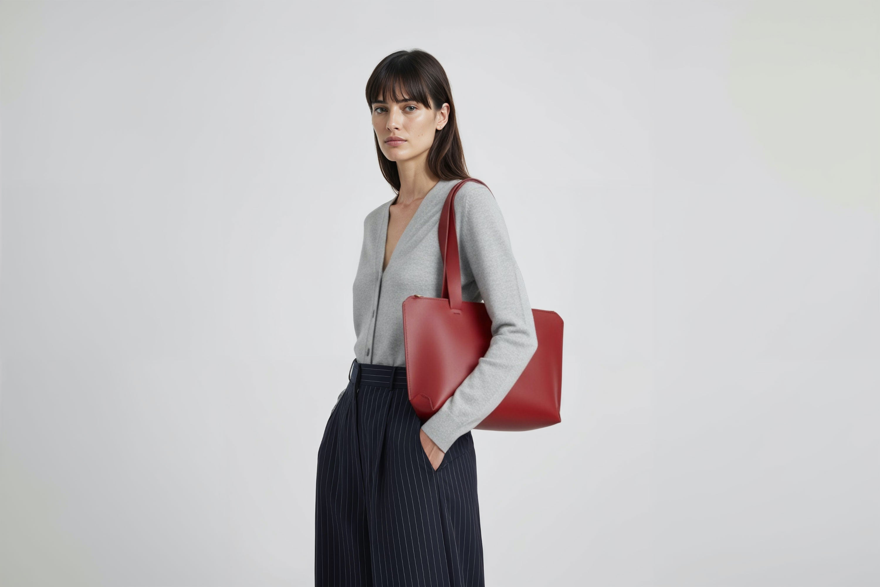 Tote Bag Leather Zipper Red Color On A Woman Model Premium Quality Minimalist Design Atelier Madre Manuel Dreesmann Barcelona Spain