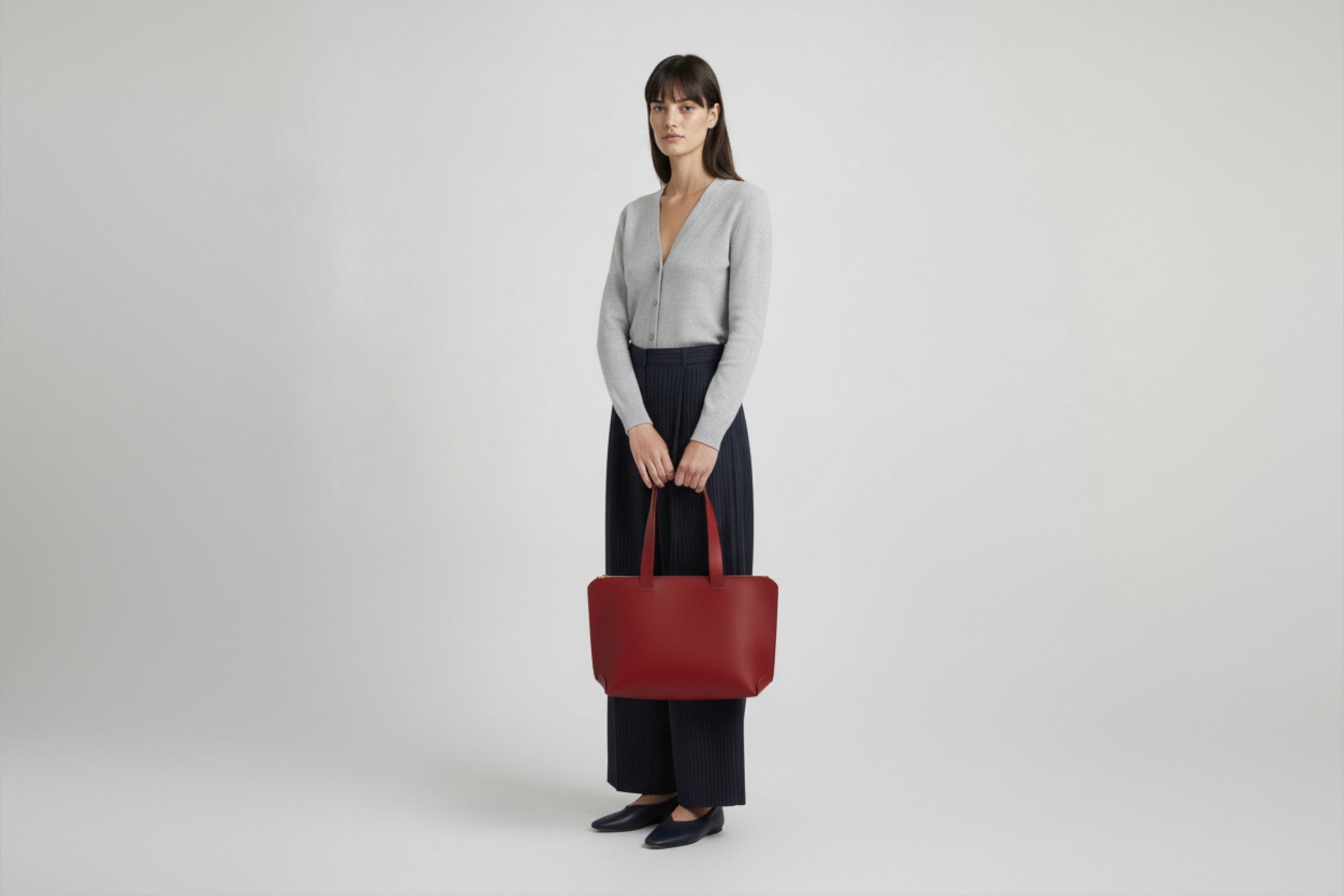 Tote Bag Leather Zipper Red Color On A Woman Model Premium Quality Minimalist Design Atelier Madre Manuel Dreesmann Barcelona Spain