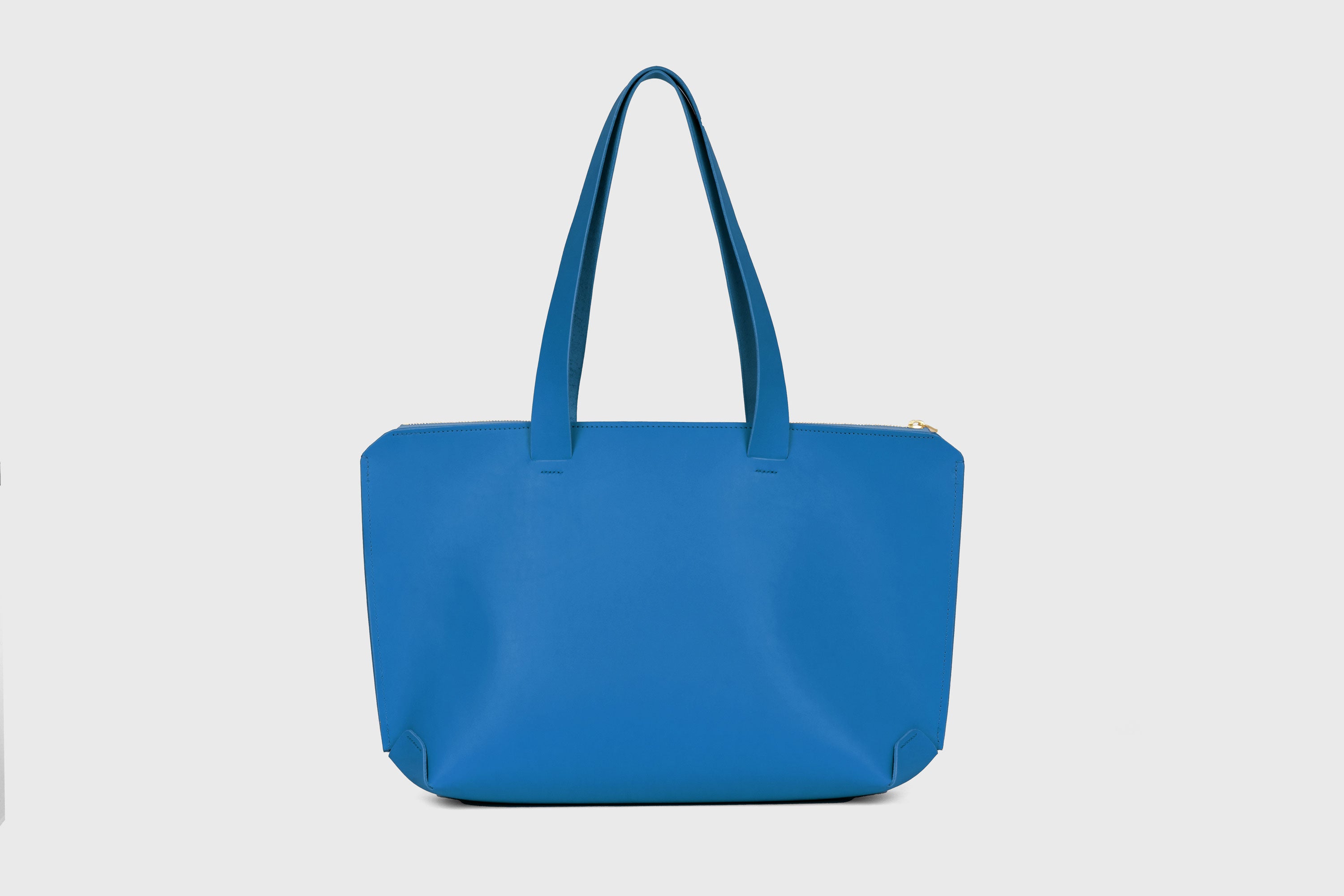 Tote Bag With Zipper In Royal Blue Colour In Vegetable Tanned Leather Minimalistic Design Atelier Madre Manuel Dreesmann Barcelona Spain