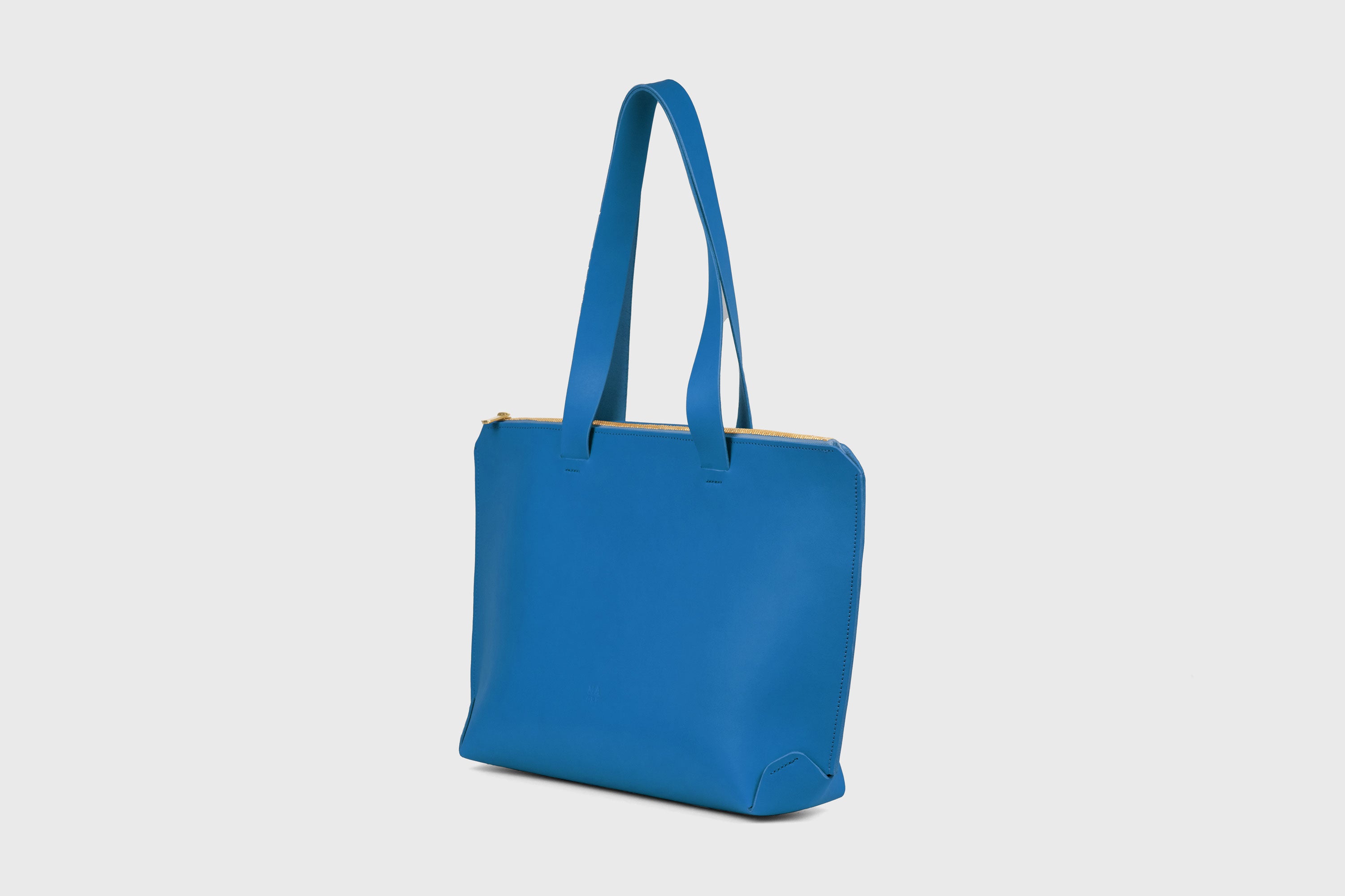 Tote Bag With Zipper In Royal Blue Colour In Vegetable Tanned Leather Minimalistic Design Atelier Madre Manuel Dreesmann Barcelona Spain
