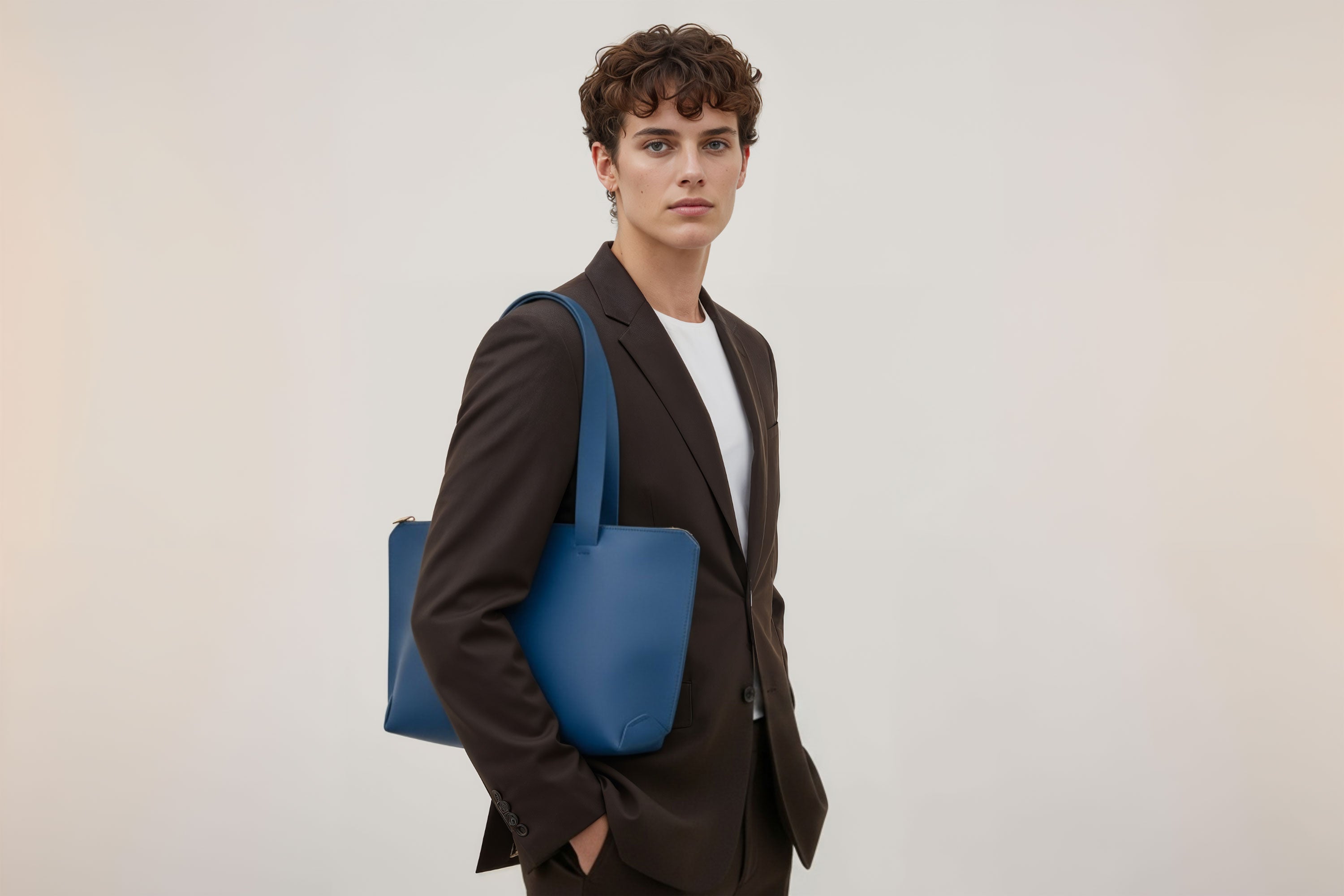 Tote Bag Leather Zipper Royal Blue Color On A Man Model Premium Quality Minimalist Design Atelier Madre Manuel Dreesmann Barcelona Spain