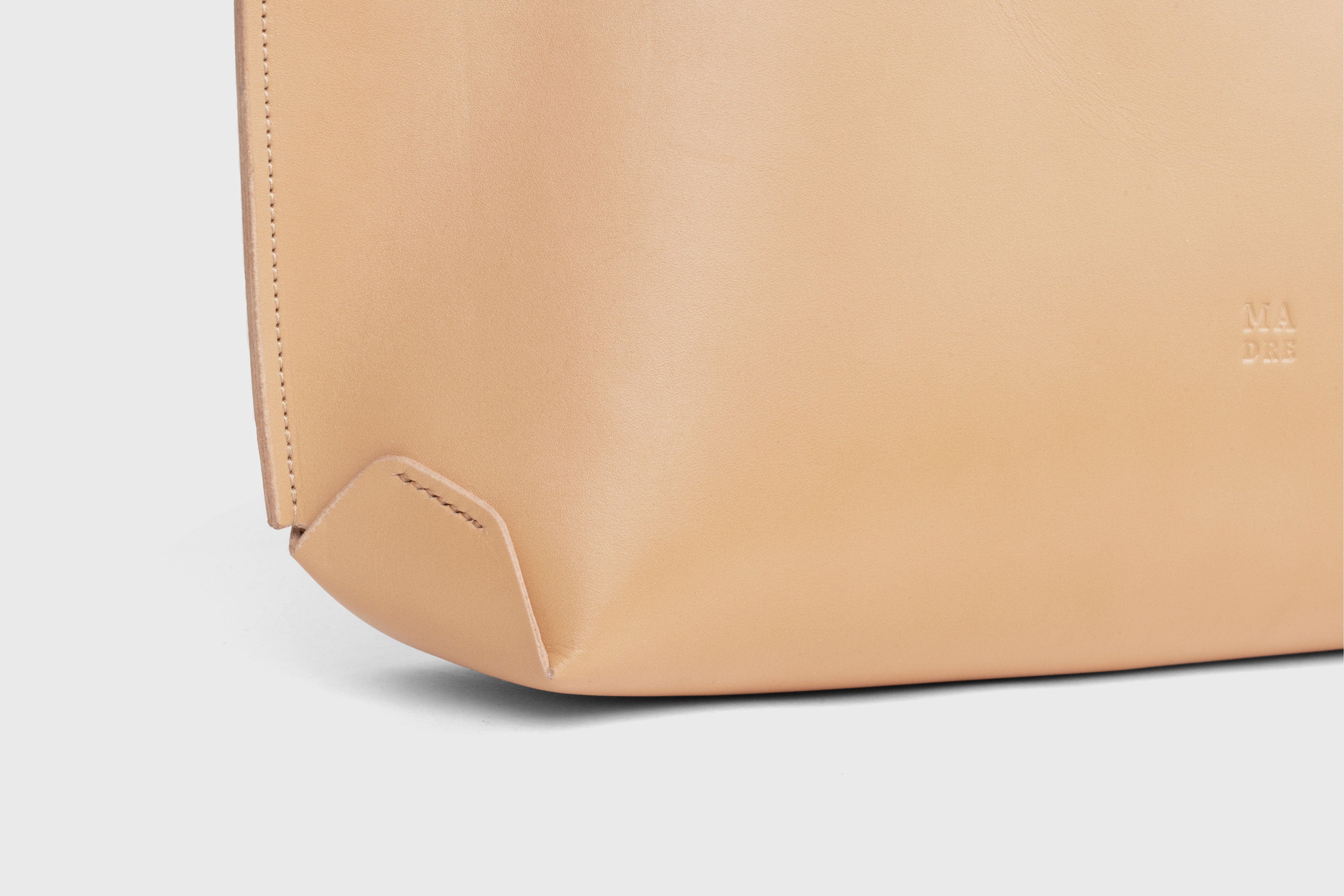 Tote H Bag In Natural Color In Vegetable Tanned Leather Minimalistic Design Open Top Atelier Madre Manuel Dreesmann Barcelona Spain