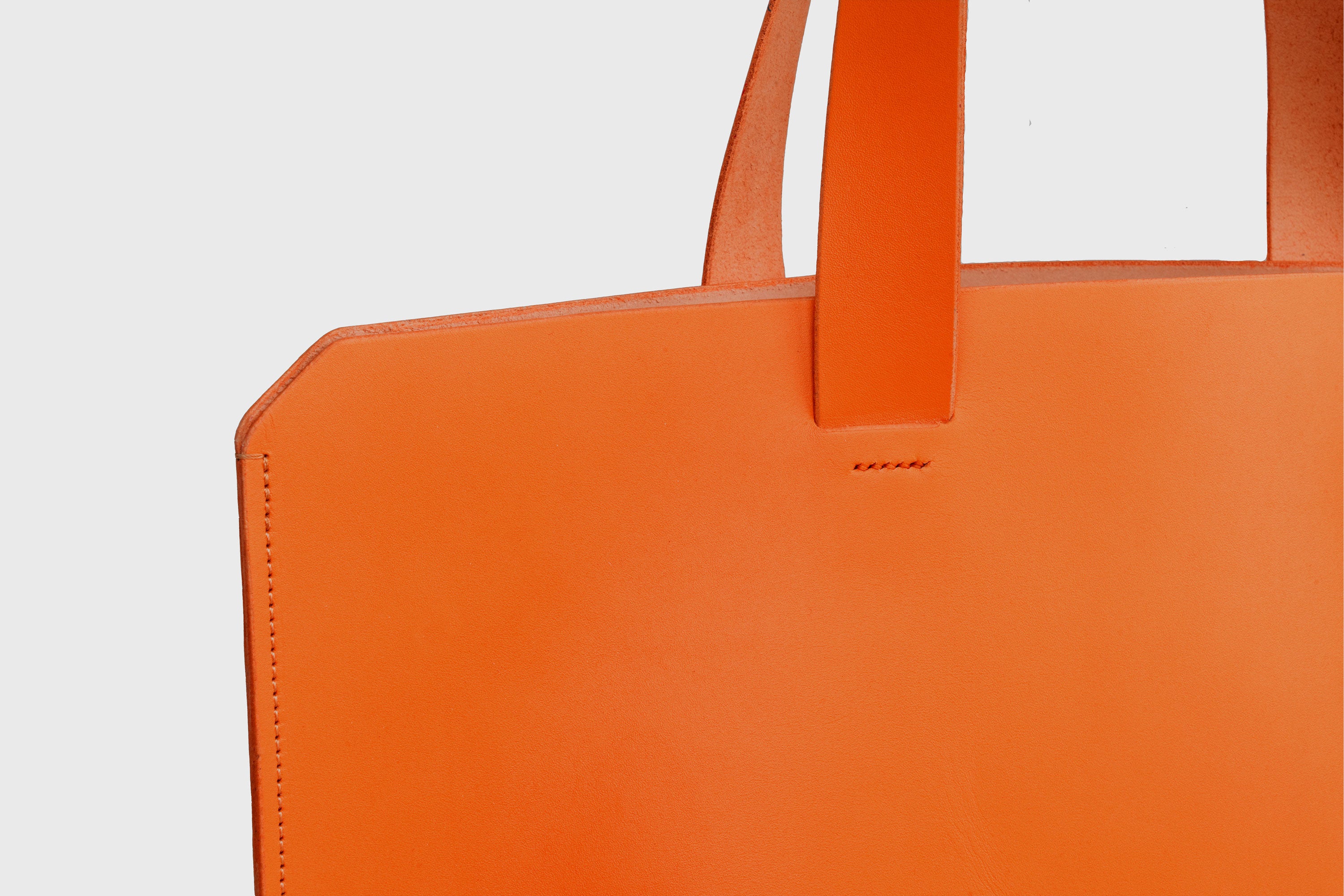 Tote H Bag In Orange Color In Vegetable Tanned Leather Minimalistic Design Open Top Atelier Madre Manuel Dreesmann Barcelona Spain