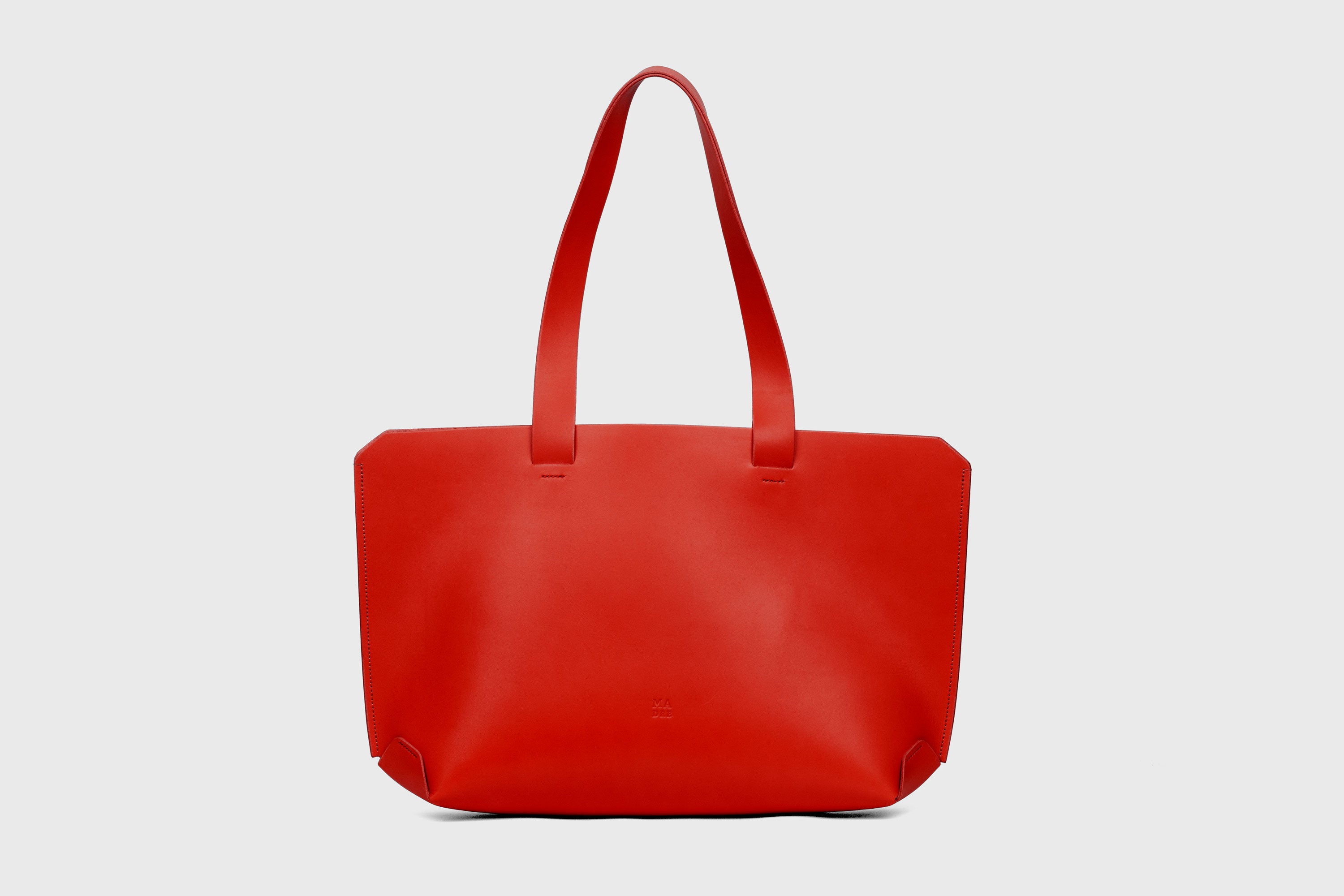 Tote H Bag In Red Color In Vegetable Tanned Leather Minimalistic Design Open Top Atelier Madre Manuel Dreesmann Barcelona Spain