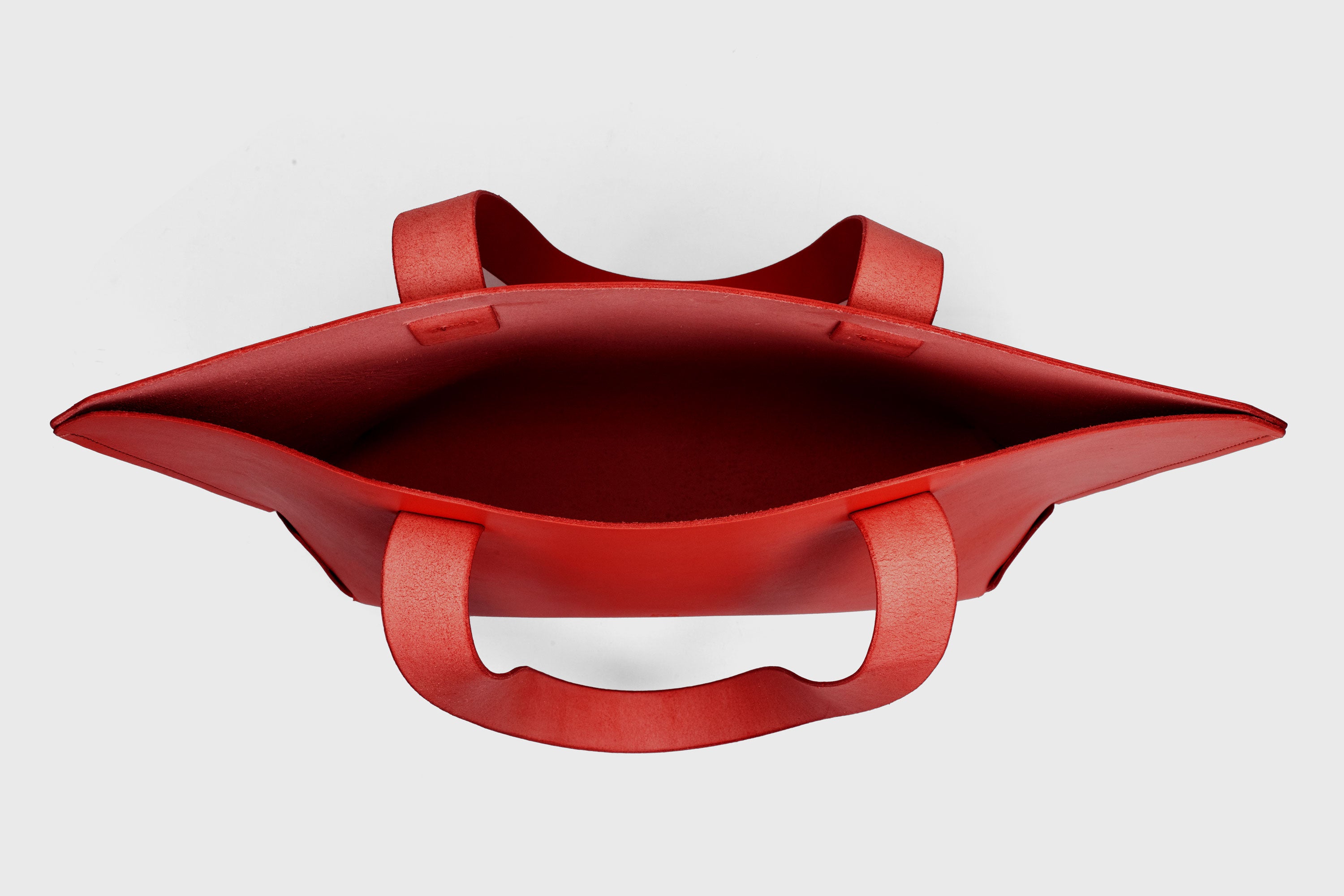 Tote H Bag In Red Color In Vegetable Tanned Leather Minimalistic Design Open Top Atelier Madre Manuel Dreesmann Barcelona Spain