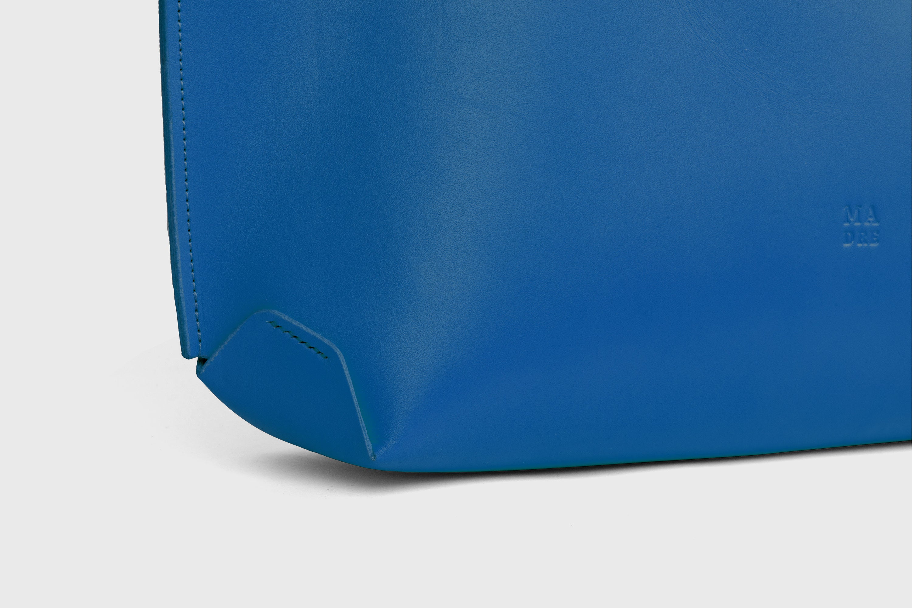 Tote H Bag In Royal Blue Color In Vegetable Tanned Leather Minimalistic Design Open Top Atelier Madre Manuel Dreesmann Barcelona Spain