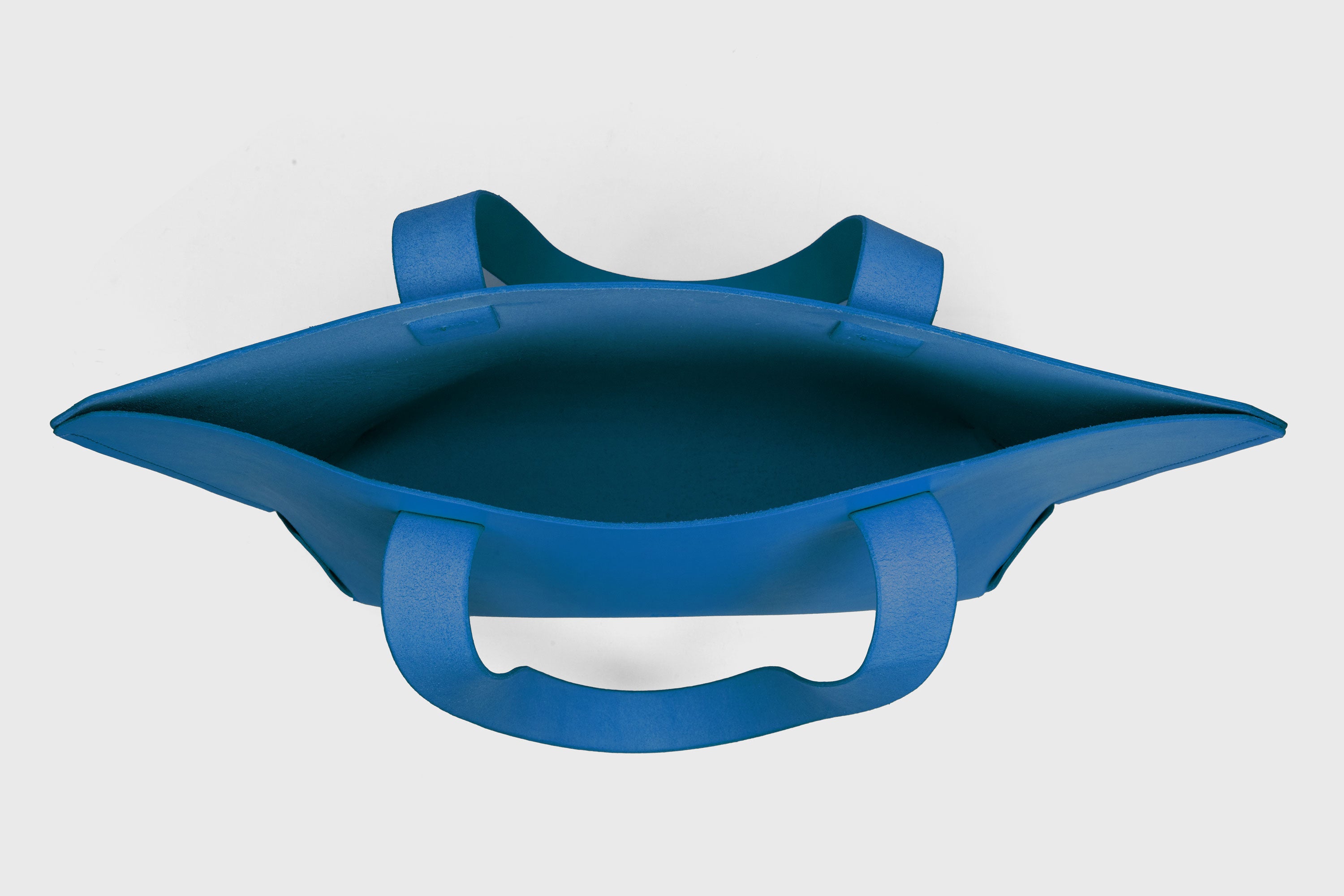 Tote H Bag In Royal Blue Color In Vegetable Tanned Leather Minimalistic Design Open Top Atelier Madre Manuel Dreesmann Barcelona Spain