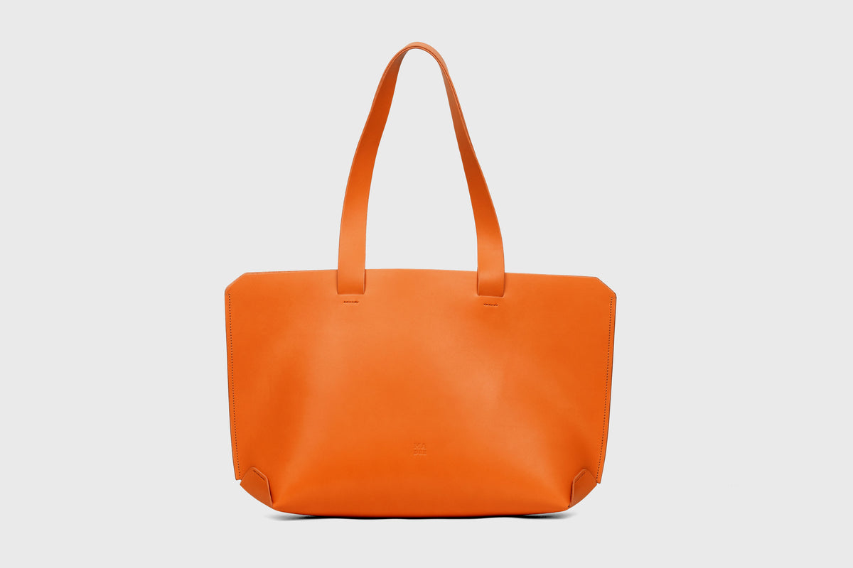 Tote Horizontal Bag Orange Leather Minimalistic Design Atelier Madre Manuel Dreesmann Barcelona Spain 1
