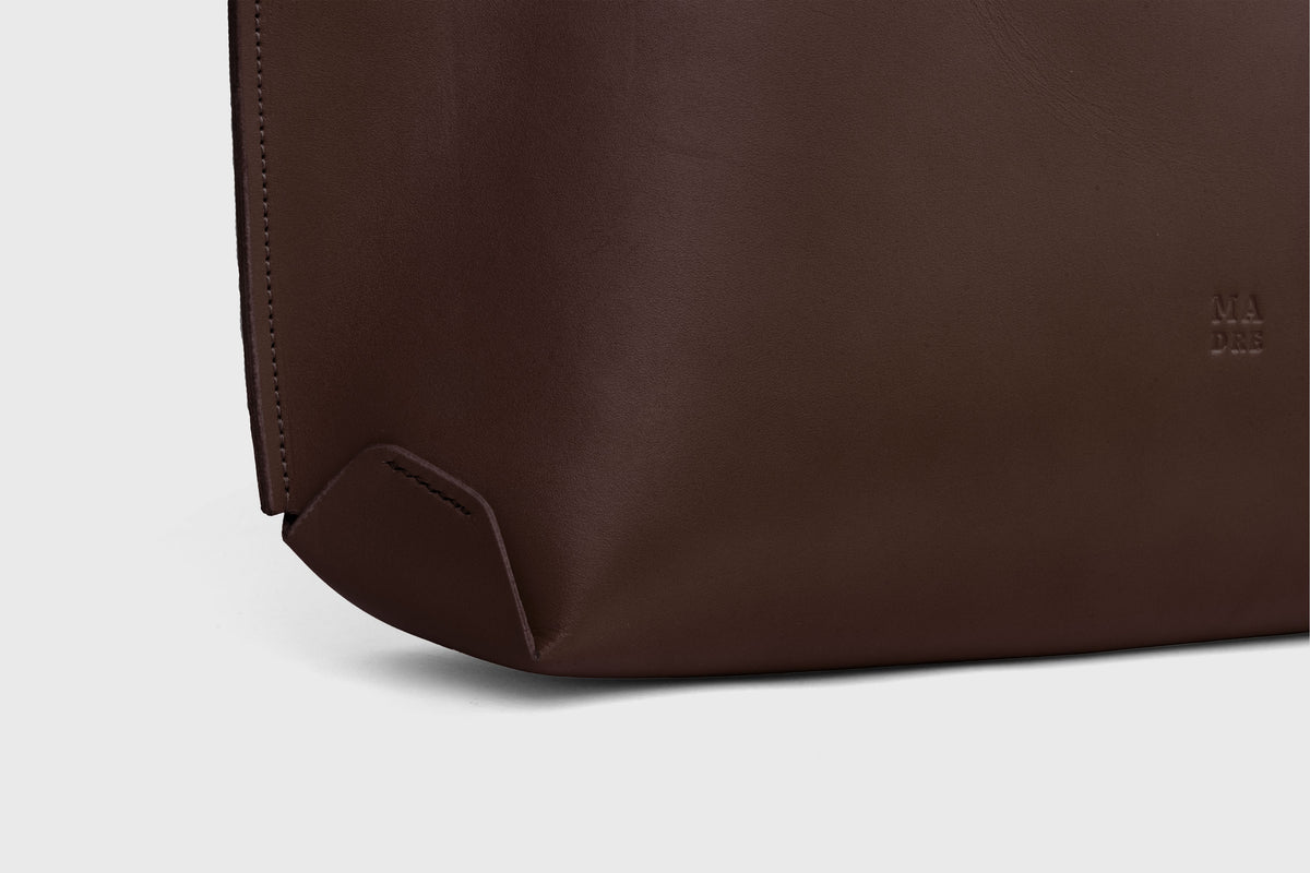 Tote Horizontal Chocolate Brown Leather Tote Atelier Madre Manuel Dreesmann Barcelona Spain 4