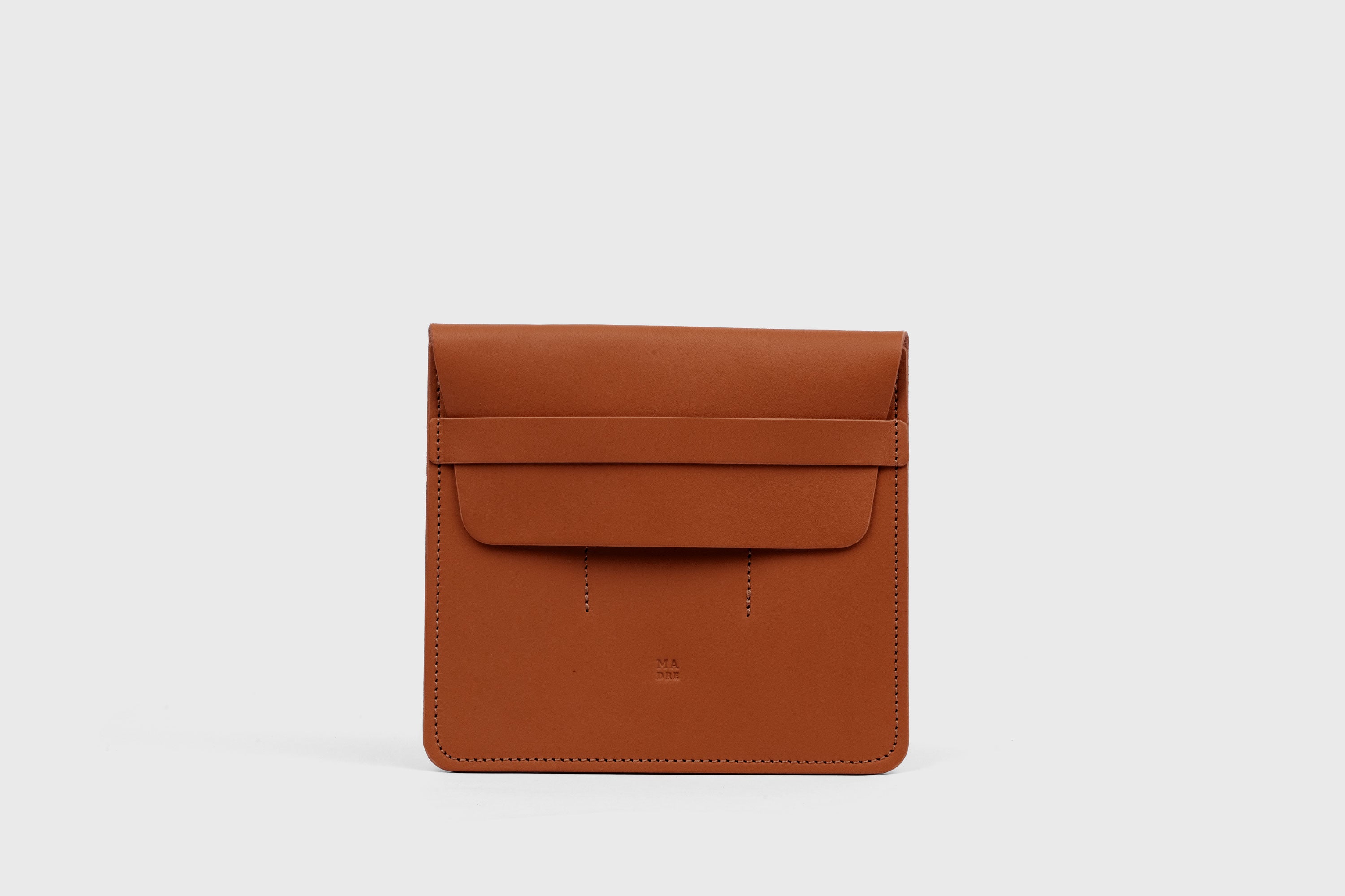 Triple Pen Case In Dark Brown Color in Vegetable Tanned Leather Minimalistic Design Atelier Madre Manuel Dreesmann Barcelona Spain
