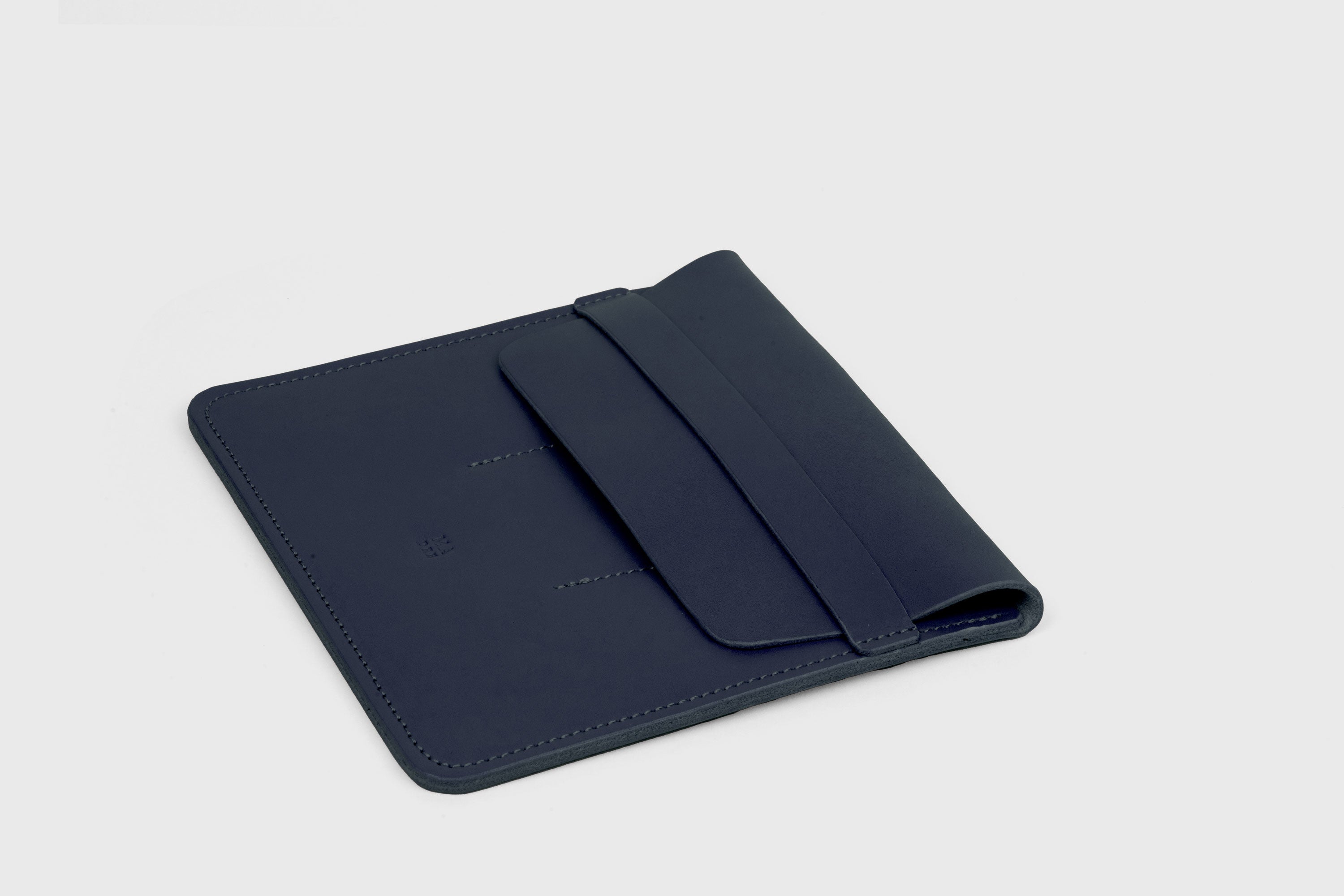 Triple Pen Case In Marine Blue Color in Vegetable Tanned Leather Minimalistic Design Atelier Madre Manuel Dreesmann Barcelona Spain