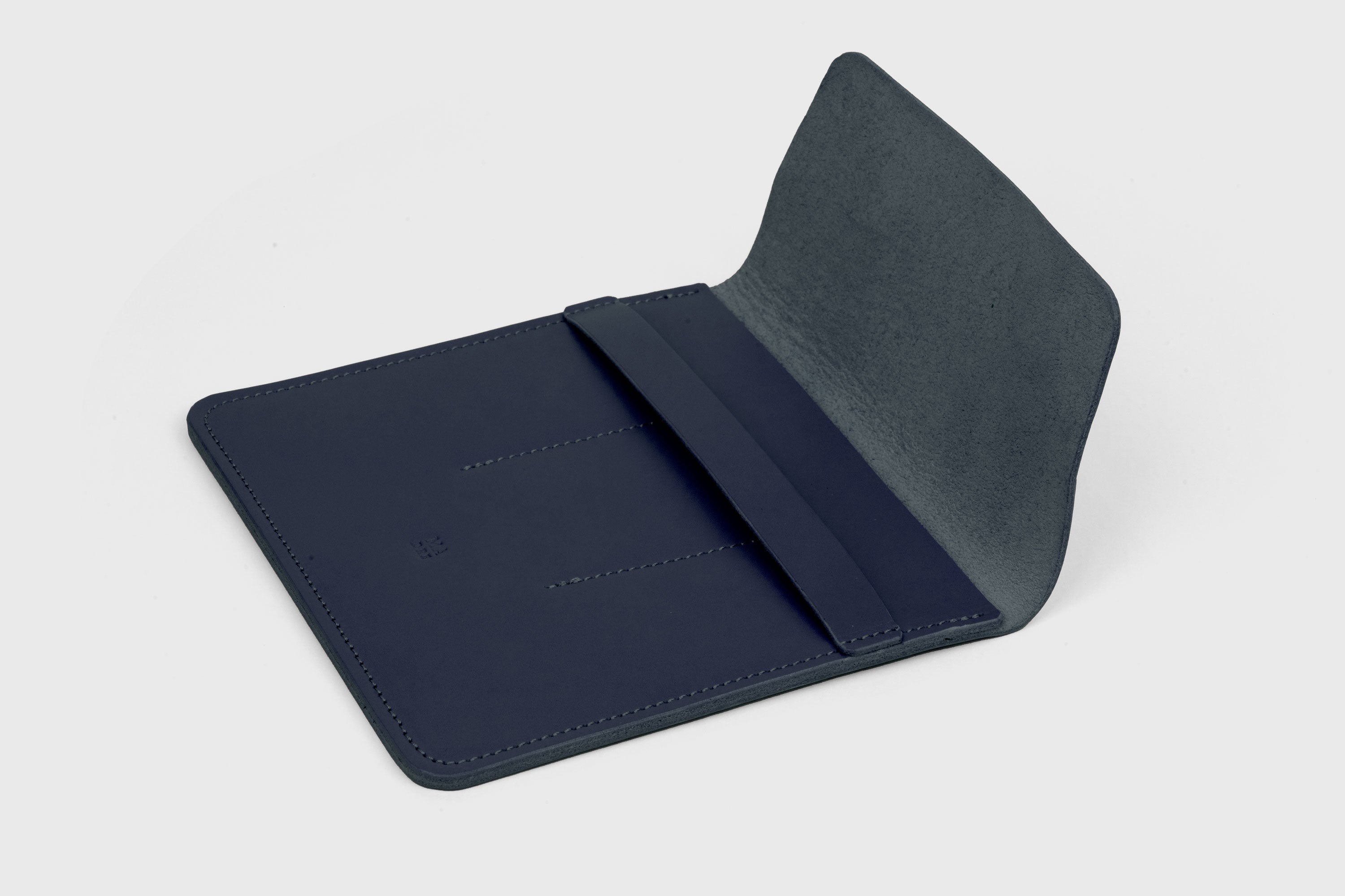 Triple Pen Case In Marine Blue Color in Vegetable Tanned Leather Minimalistic Design Atelier Madre Manuel Dreesmann Barcelona Spain