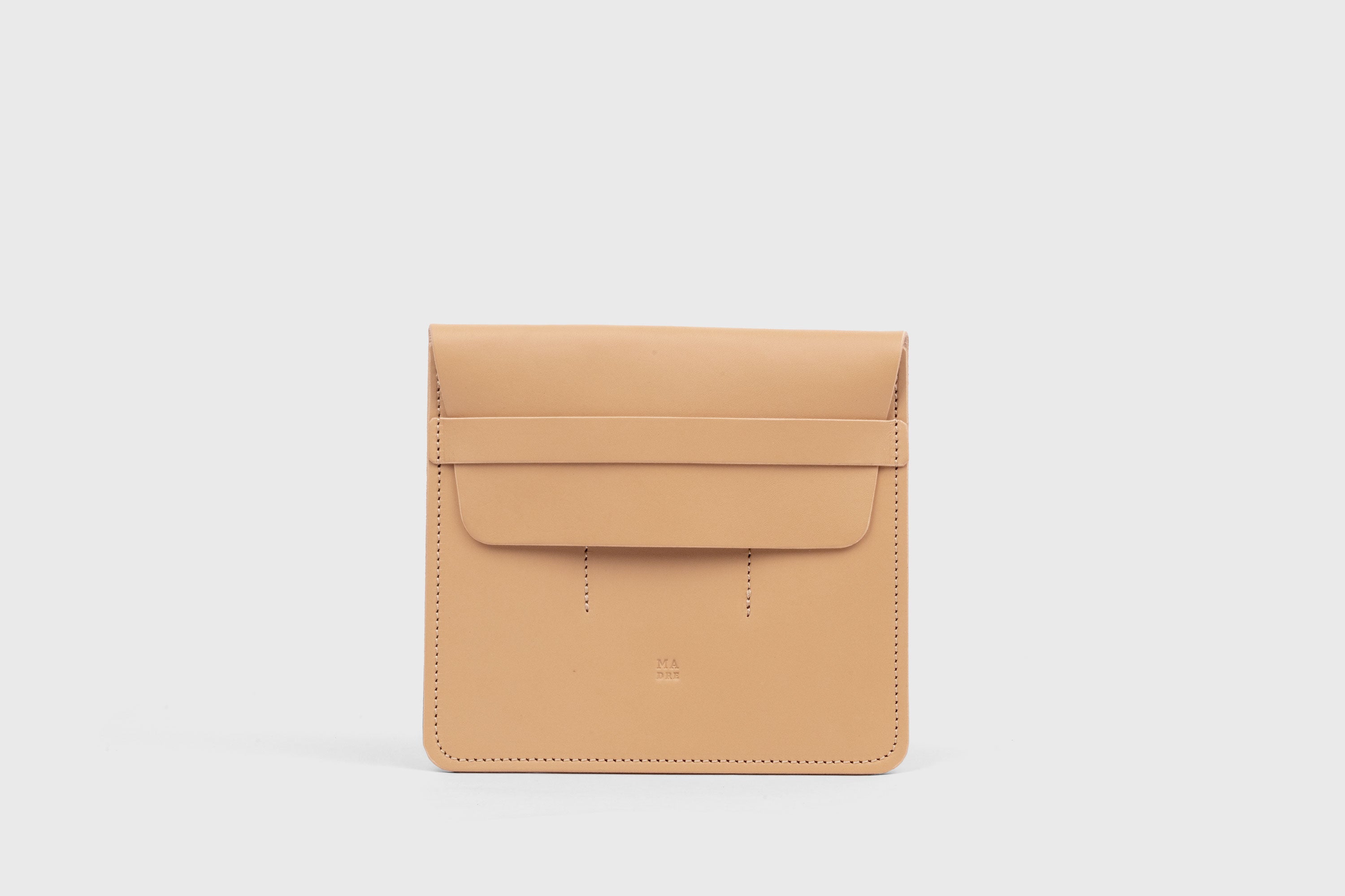 Triple Pen Case In Natural Color in Vegetable Tanned Leather Minimalistic Design Atelier Madre Manuel Dreesmann Barcelona Spain