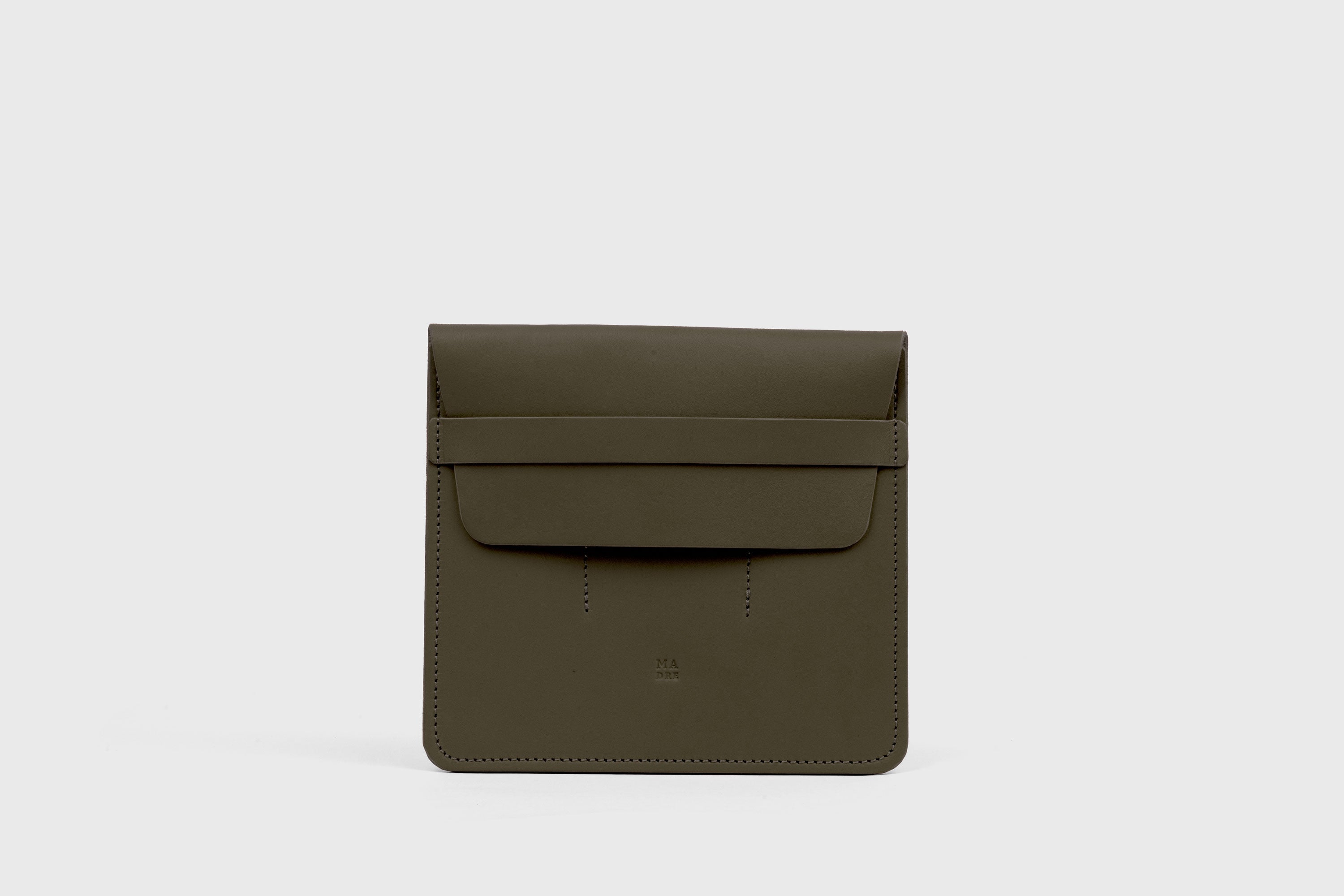 Triple Pen Case In Olive Green Color in Vegetable Tanned Leather Minimalistic Design Atelier Madre Manuel Dreesmann Barcelona Spain