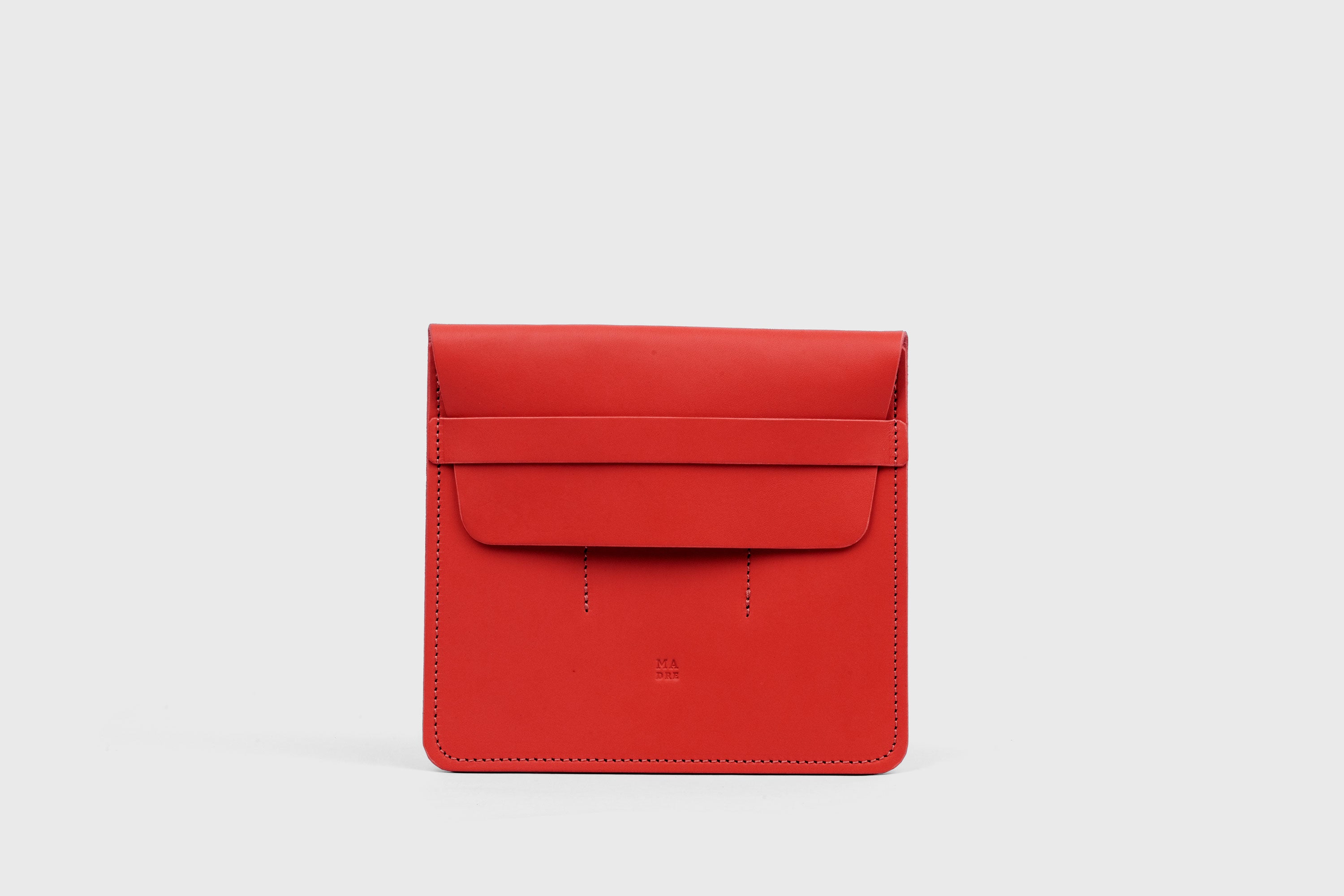 Triple Pen Case In Red Color in Vegetable Tanned Leather Minimalistic Design Atelier Madre Manuel Dreesmann Barcelona Spain