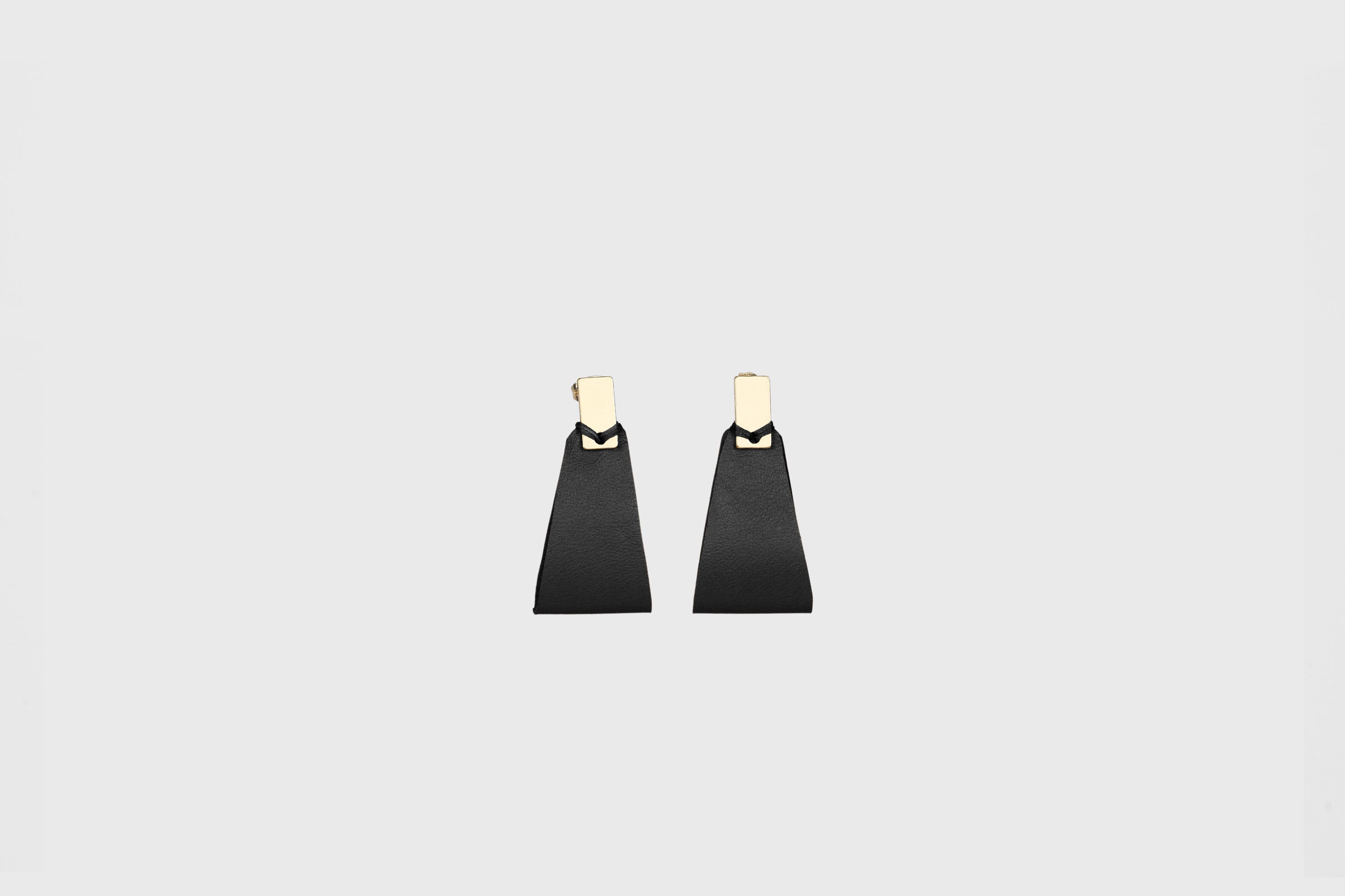 Valeria Earrings In Black Color Vegetable Tanned Leather Geometric Minimalistic Design Atelier Madre Manuel Dreesmann Barcelona Spain