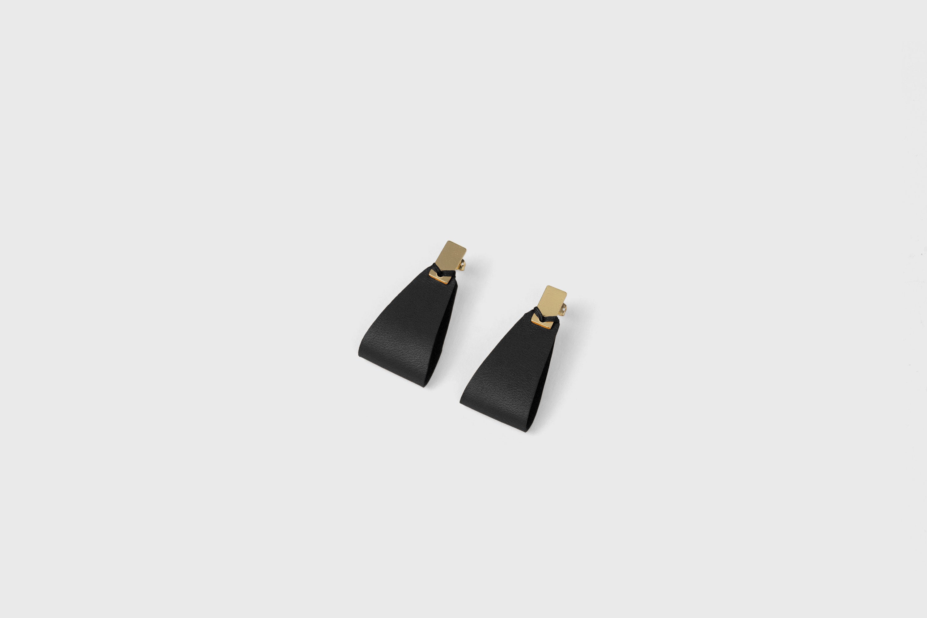 Valeria Earrings In Black Color Vegetable Tanned Leather Geometric Minimalistic Design Atelier Madre Manuel Dreesmann Barcelona Spain
