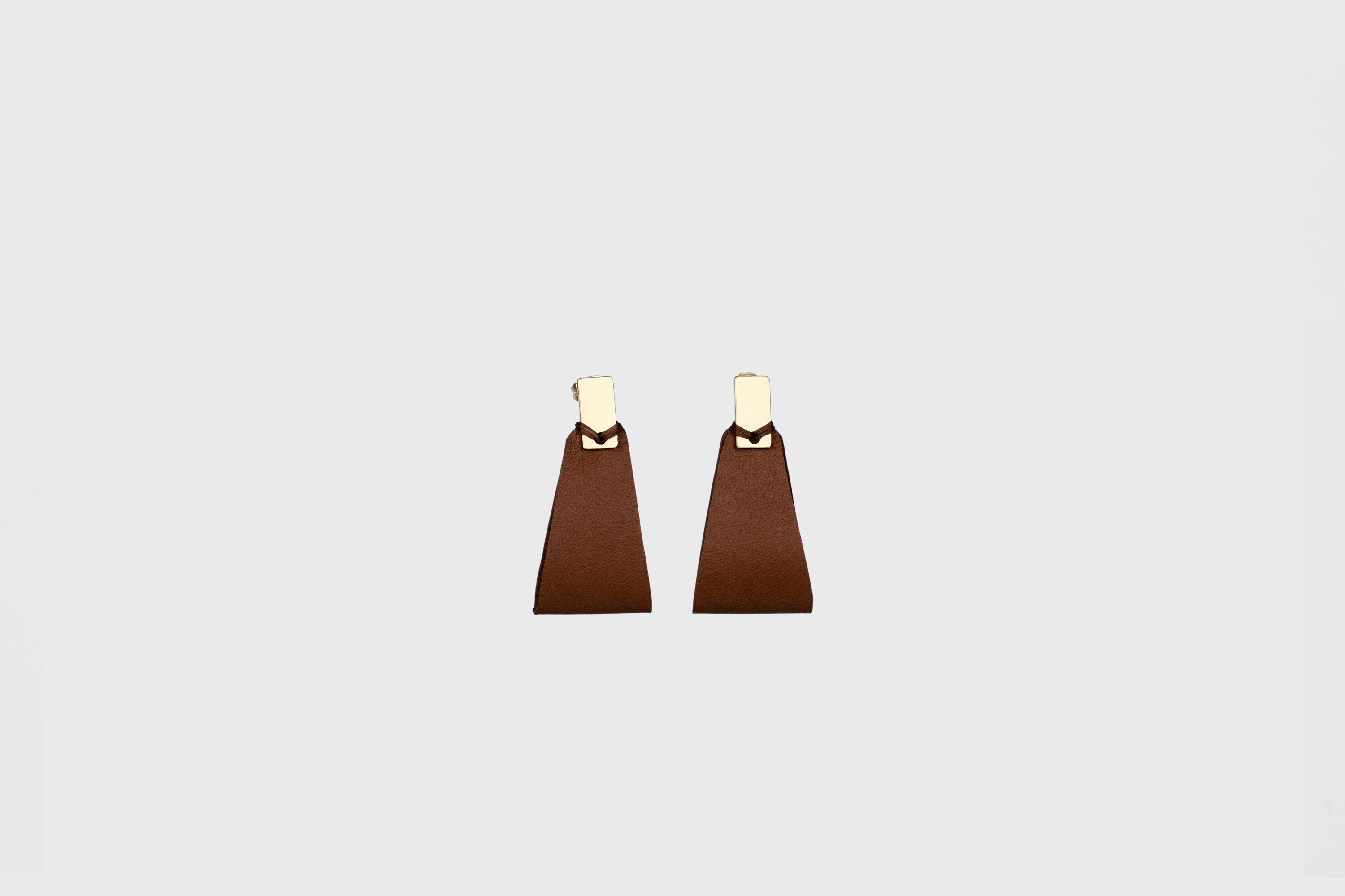 Valeria Earrings In Dark Brown Color Vegetable Tanned Leather Geometric Minimalistic Design Atelier Madre Manuel Dreesmann Barcelona Spain