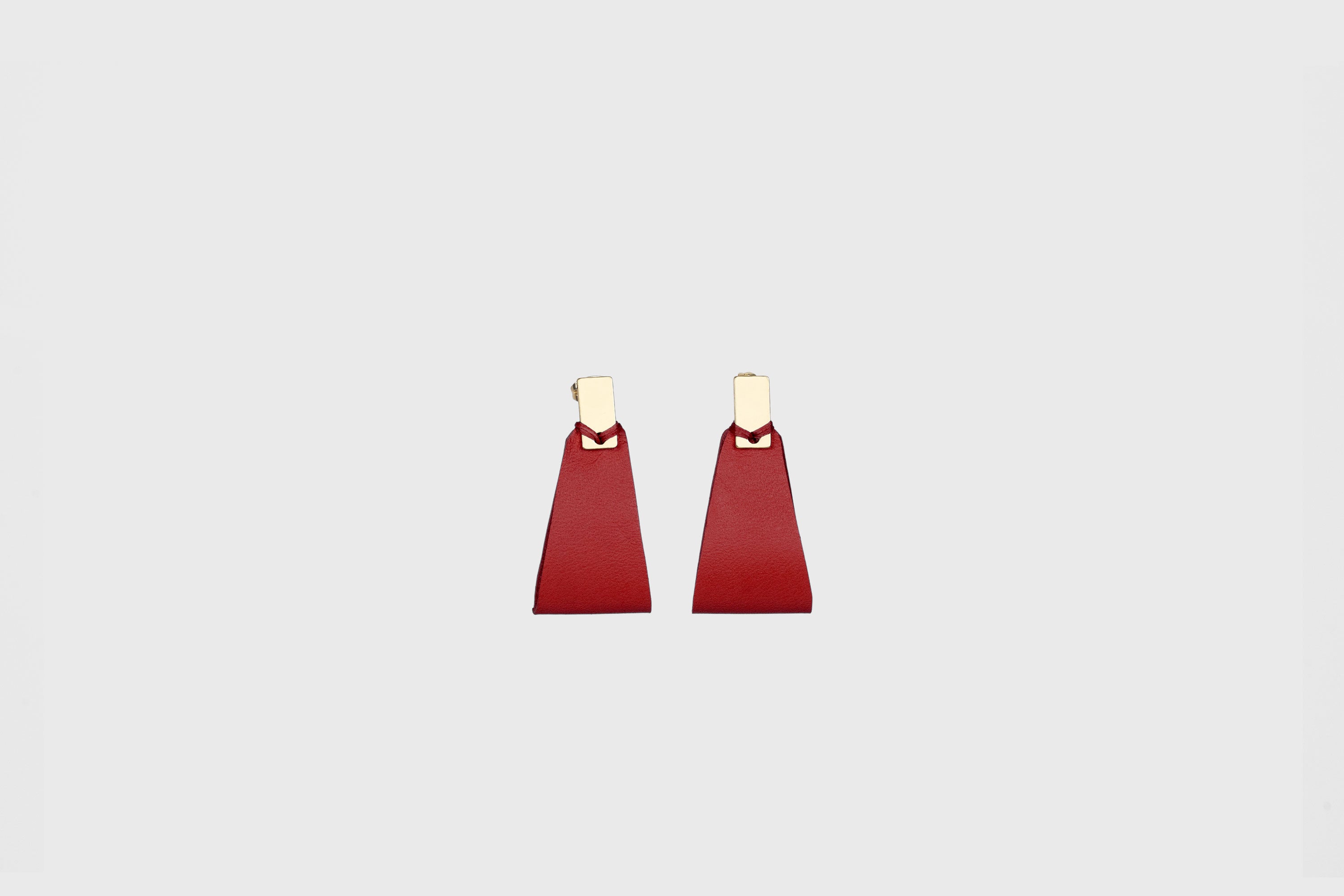 Valeria Earrings In Red Color Vegetable Tanned Leather Geometric Minimalistic Design Atelier Madre Manuel Dreesmann Barcelona Spain