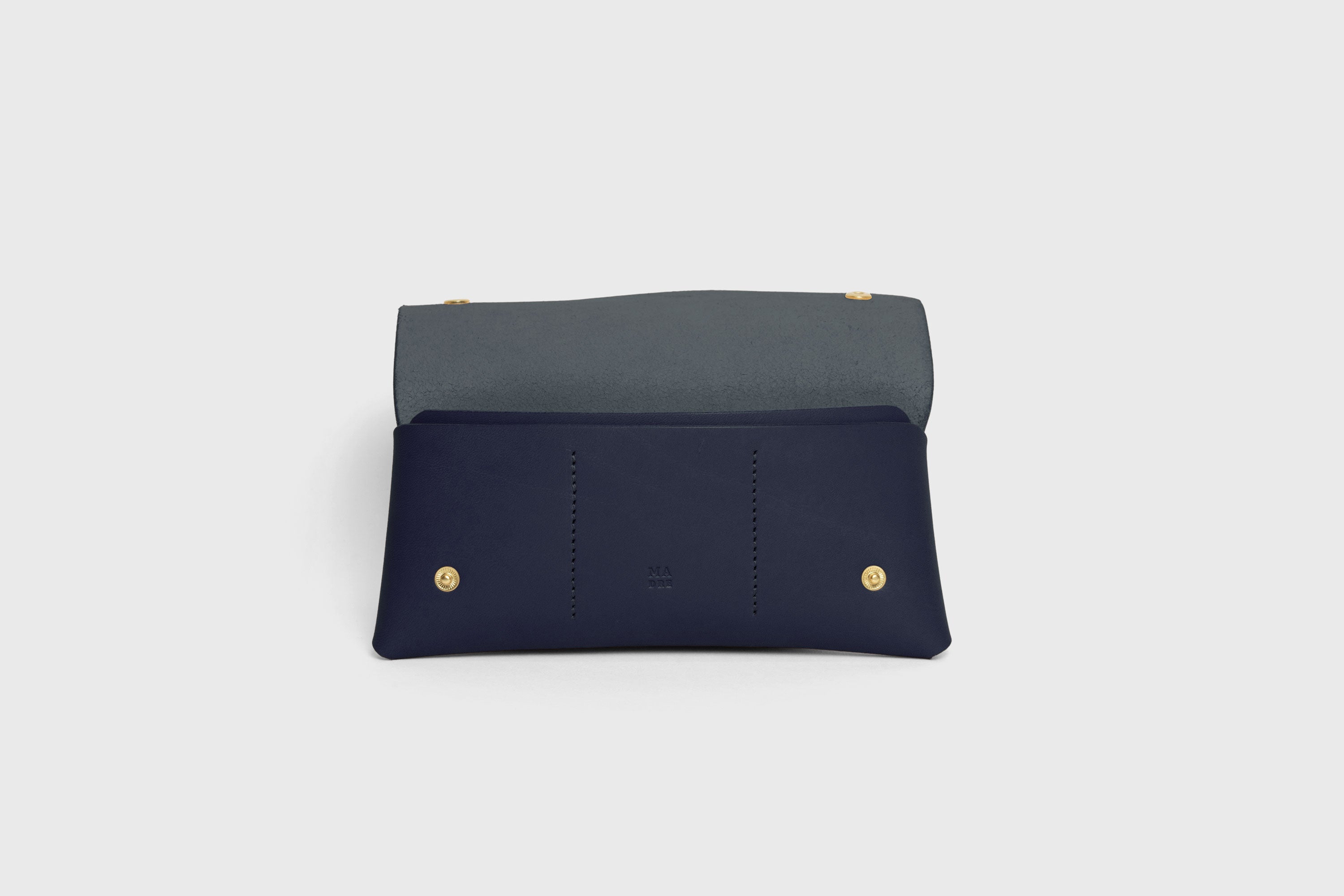 Wallet Pouch Premium Leather Marine Blue Color Multi Compartment Handle Minimalist Design Atelier Madre Manuel Dreesmann Barcelona Spain