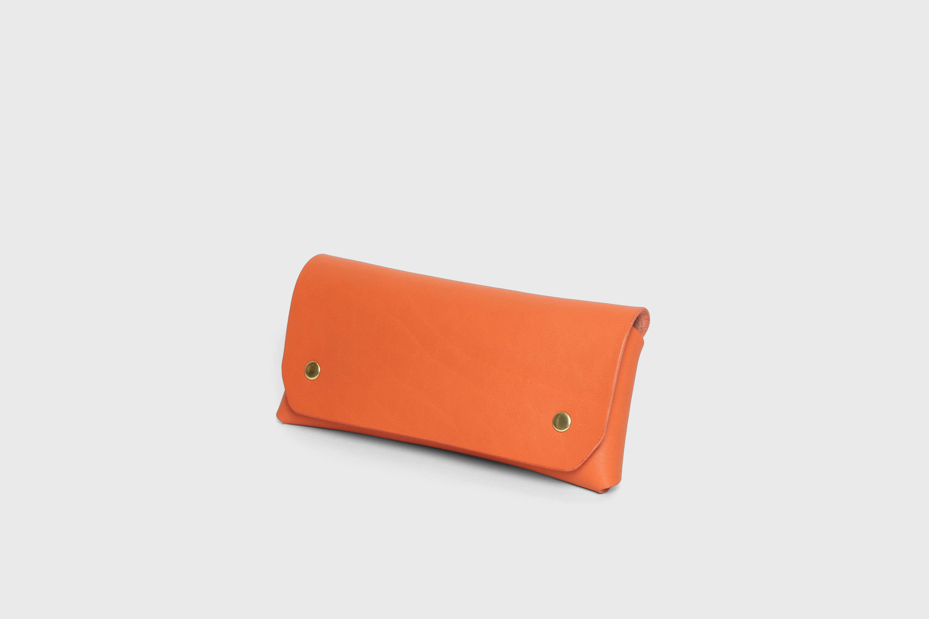 Wallet Pouch Premium Leather Orange Color Multi Compartment Handle Minimalist Design Atelier Madre Manuel Dreesmann Barcelona Spain