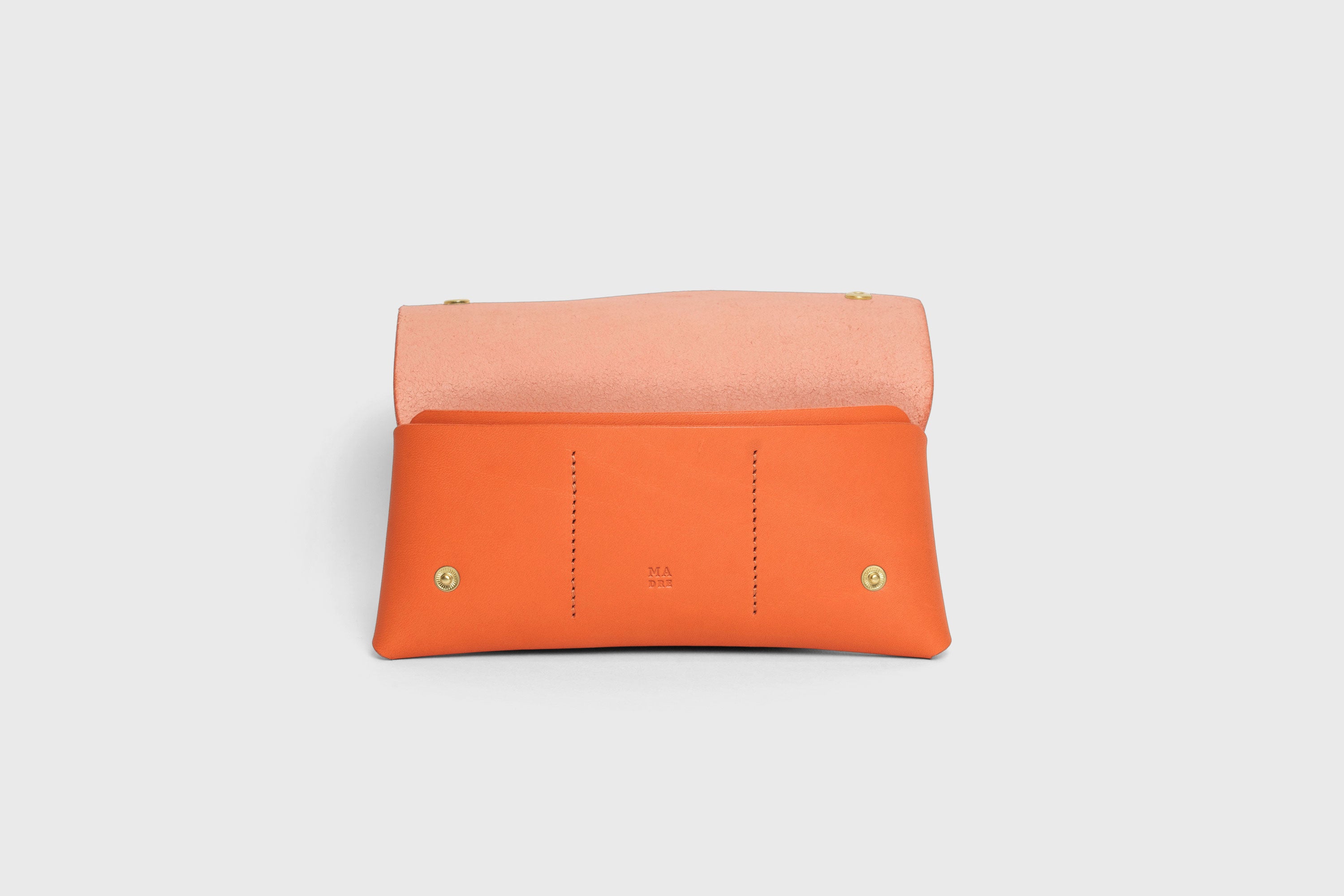Wallet Pouch Premium Leather Orange Color Multi Compartment Handle Minimalist Design Atelier Madre Manuel Dreesmann Barcelona Spain