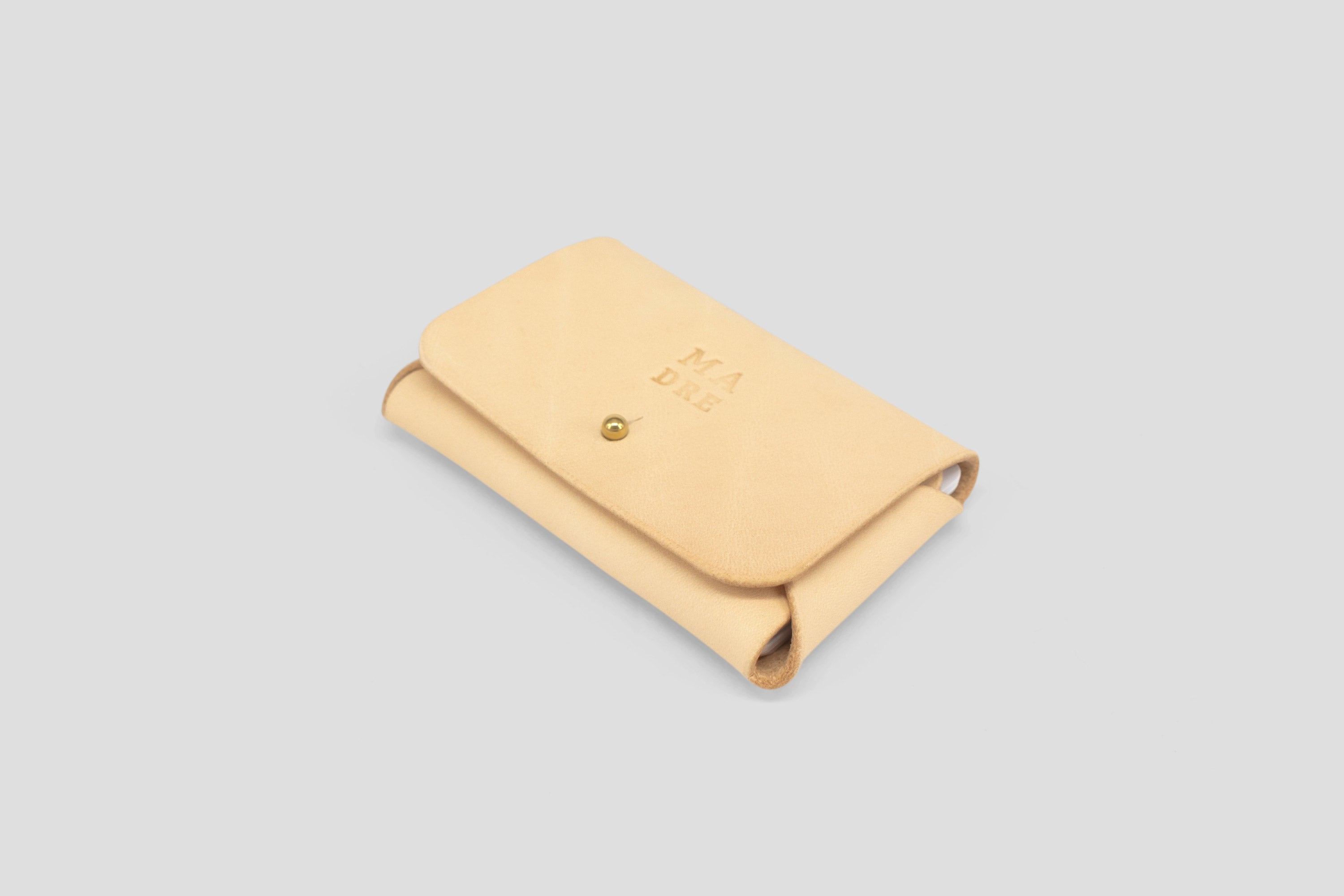 Leather wallet cardholder horizontal design Natural color minimalist design atelier madre manuel dreesmann barcelona