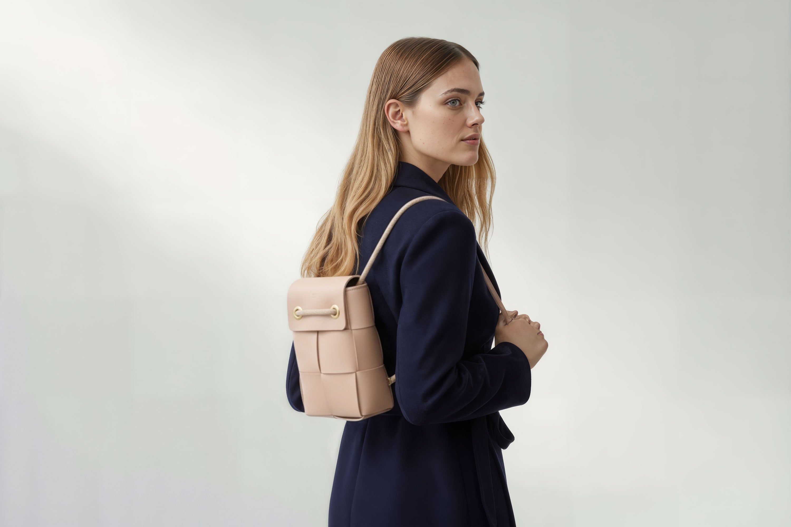 Woven Backpack Medium Natural Leather On Model Minimalistic Design Atelier Madre Manuel Dreesmann Barcelona