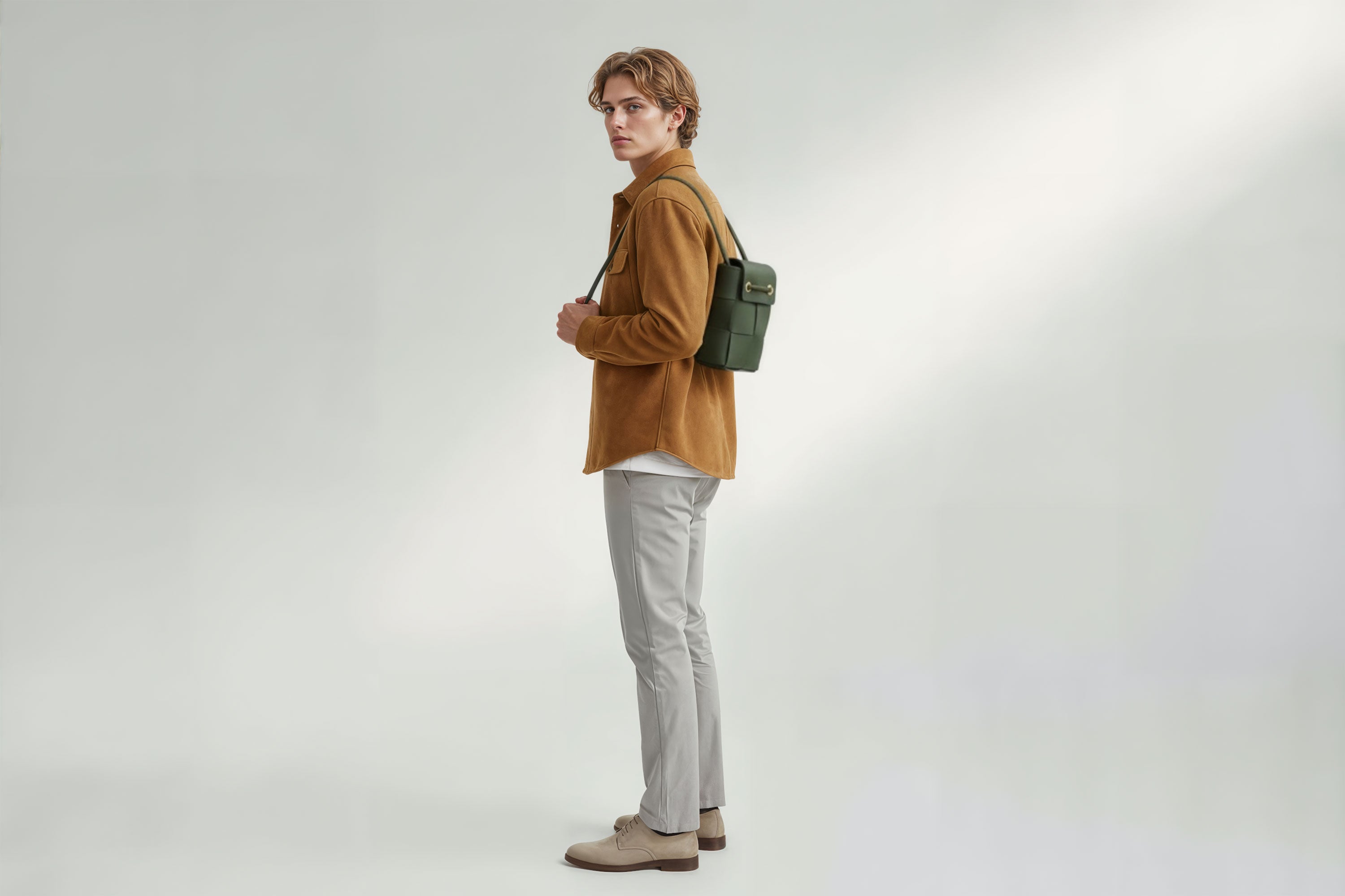 Woven Backpack Medium Olive Green Leather On Model Minimalistic Design Atelier Madre Manuel Dreesmann Barcelona